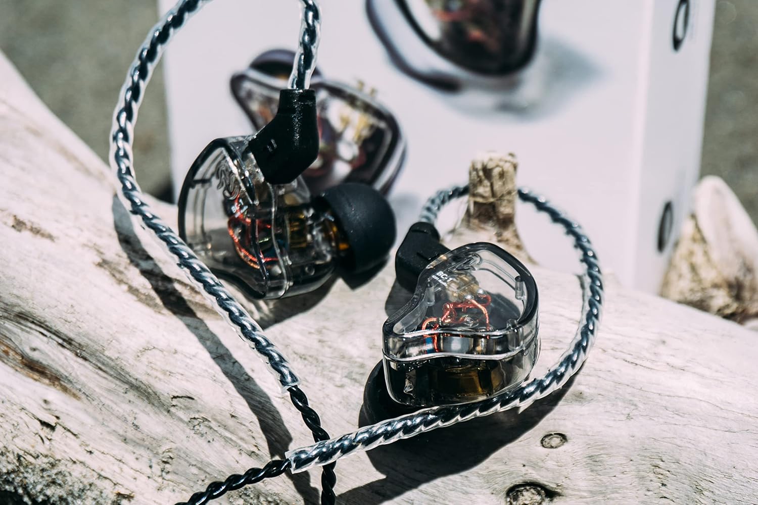 Detalle de Yinyoo CCZ Melody: Hybrid 1BA + 1DD In-Ear Monitors with 4N OFC Cable
