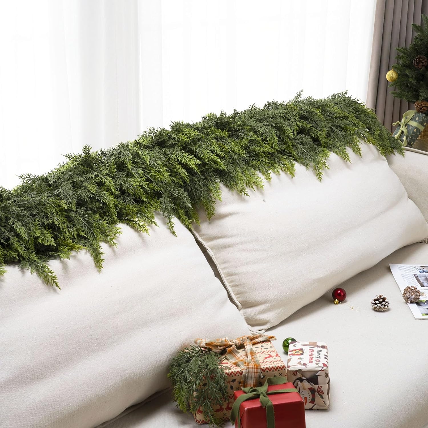 Detalle de KIWDY DC-011 9-Foot Christmas Cedar Garland, Unlit PE Greenery