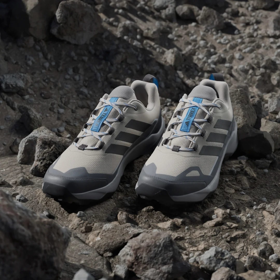 Detalle 2 de Zapatilla de senderismo Terrex Skychaser Ax5 de Adidas — Beige