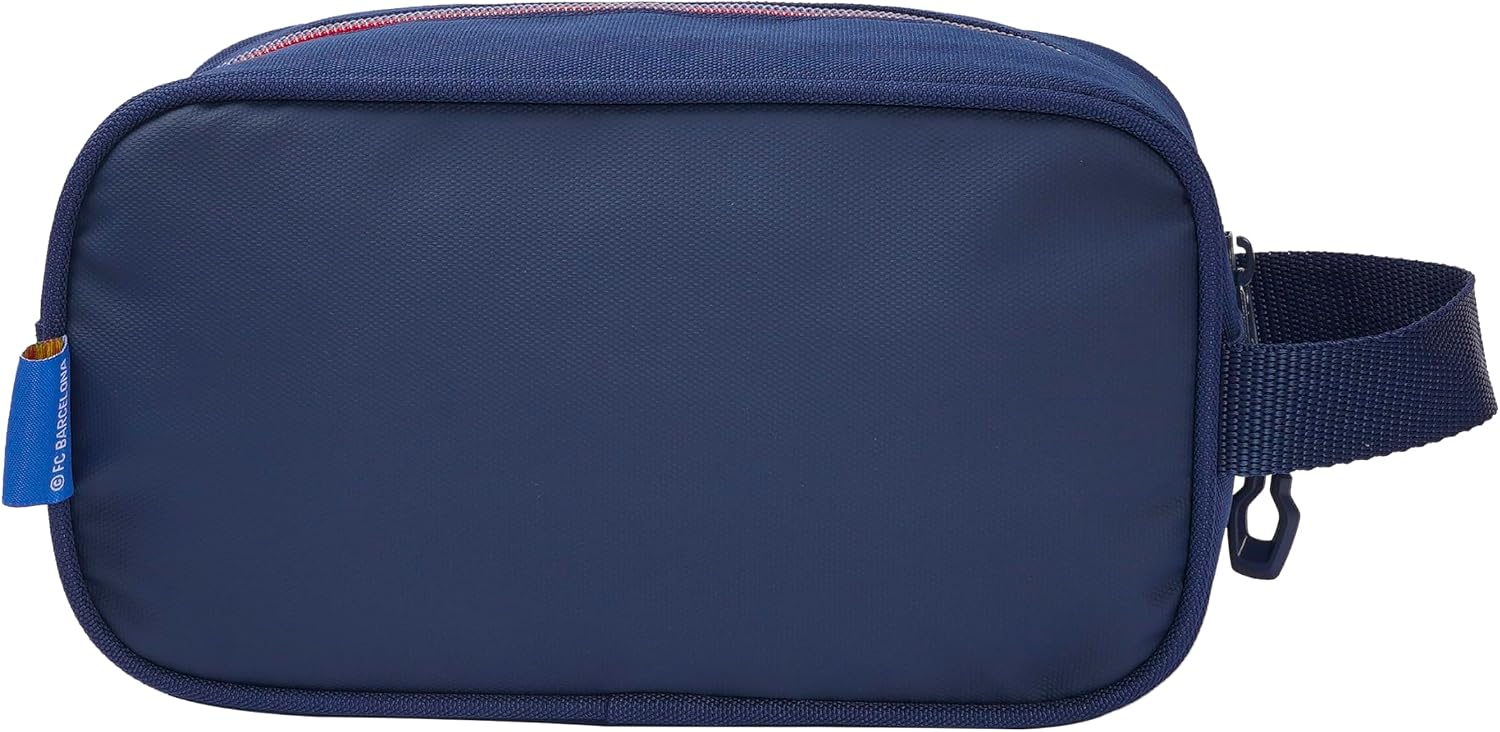 Detalle 2 de CYPBRANDS PT93-02BC FC Barcelona etui van polyester met holografische print