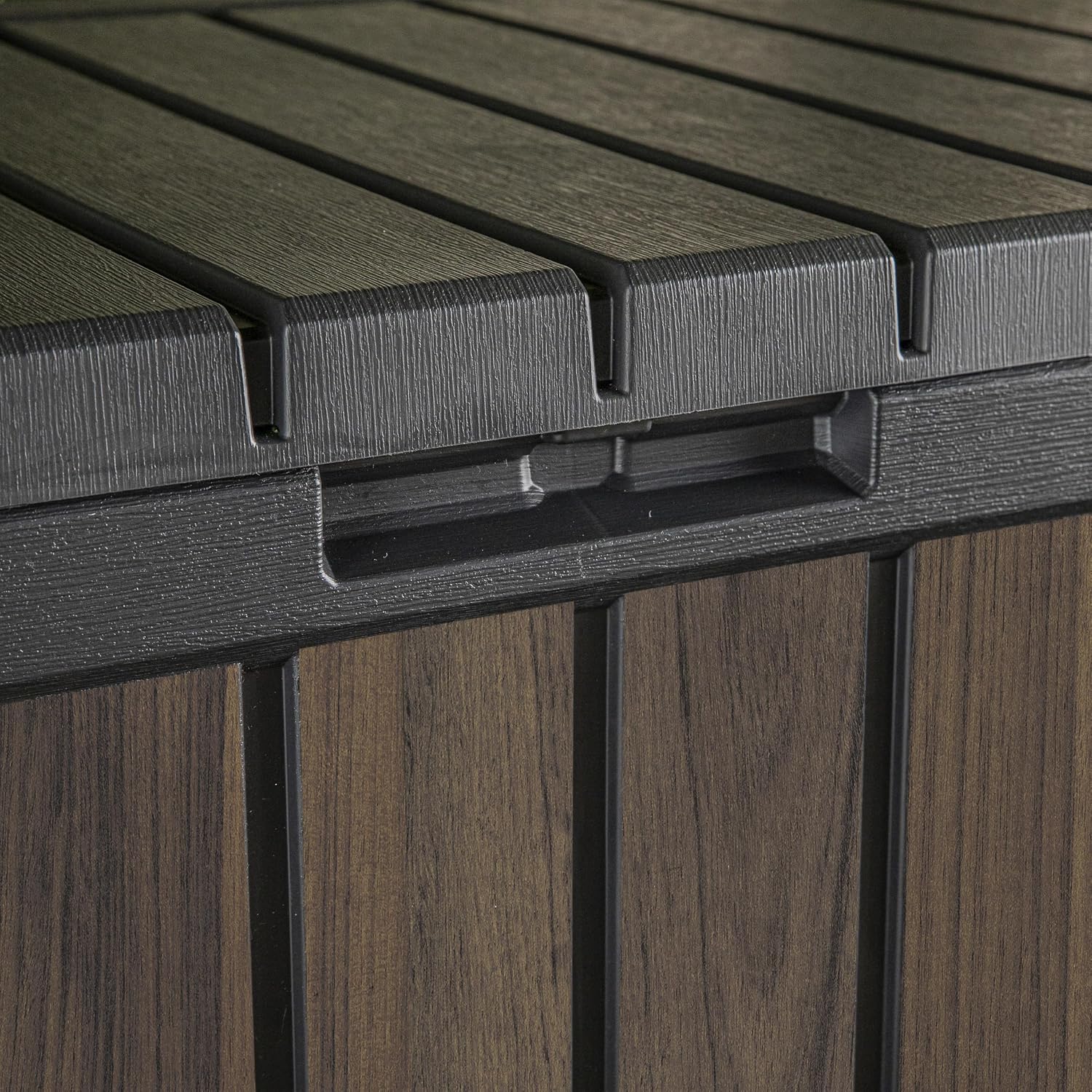 Detalle 2 de Keter Signature 190L Kentwood Outdoor Garden Storage Box - Rosewood
