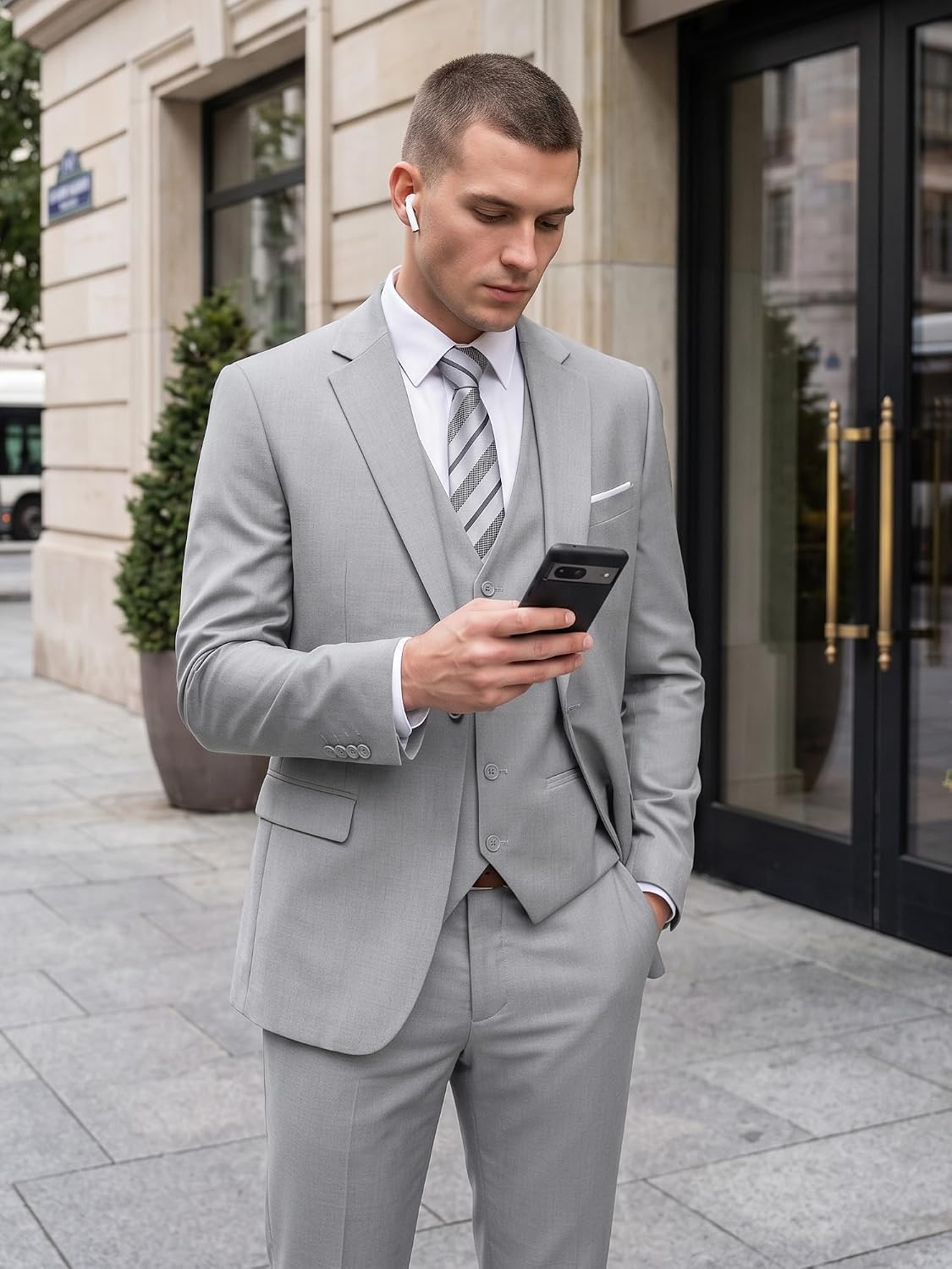 Detalle 1 de MAGE MALE Men's Three-Piece Tuxedo