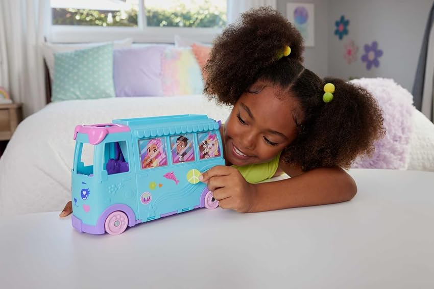 Detalle 2 de Polly Pocket Maleta de Vacaciones sobre Ruedas 🎒 con Muñecas