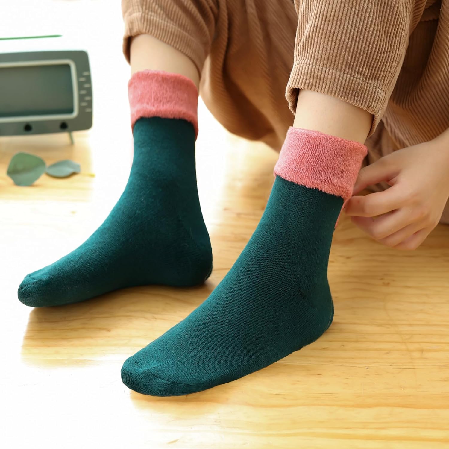 Detalle de VoJoPi Wool Socks for Women, 5 Pairs of Thermal Boot Socks, Sizes 5–10