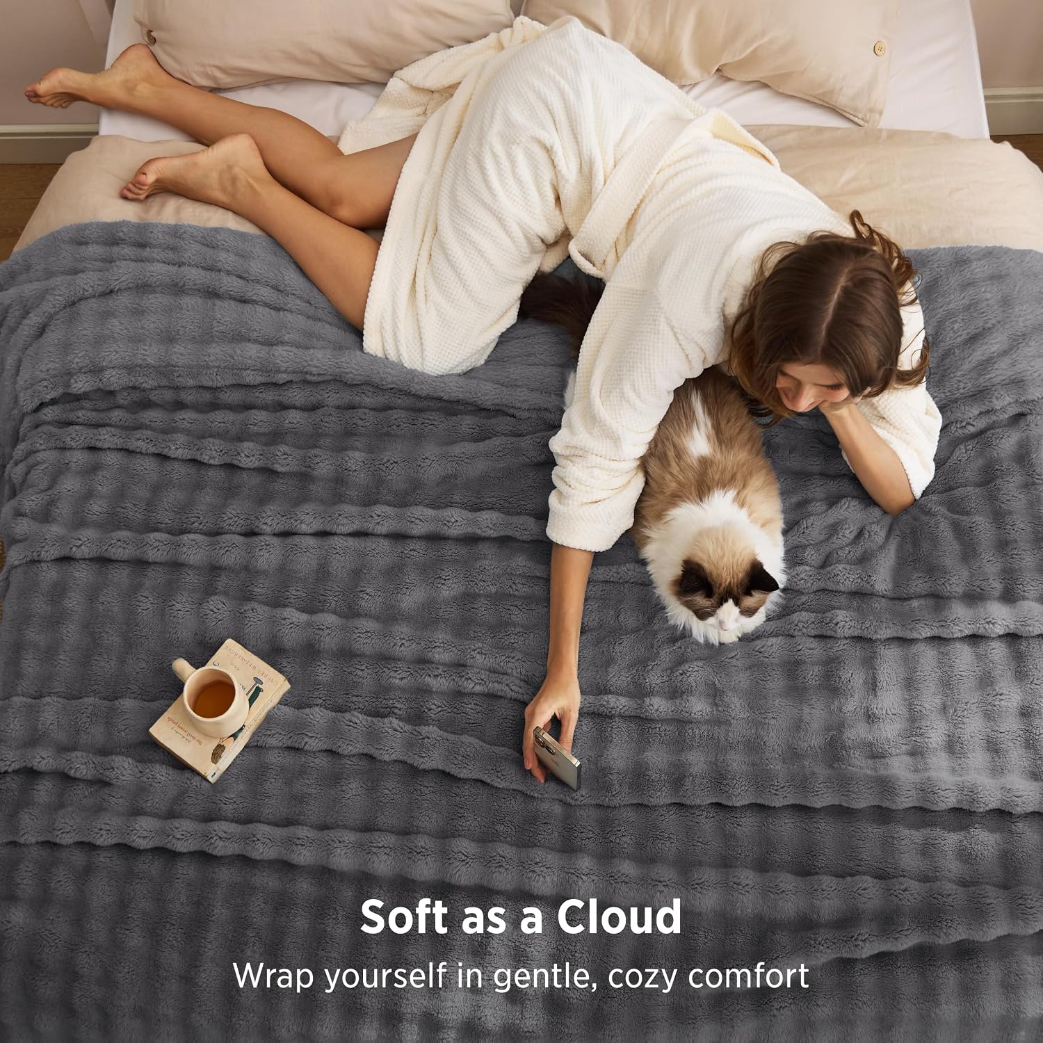 Detalle 2 de Bedsure CloudBubble King Throw Blanket, Grey, 108 x 90 in