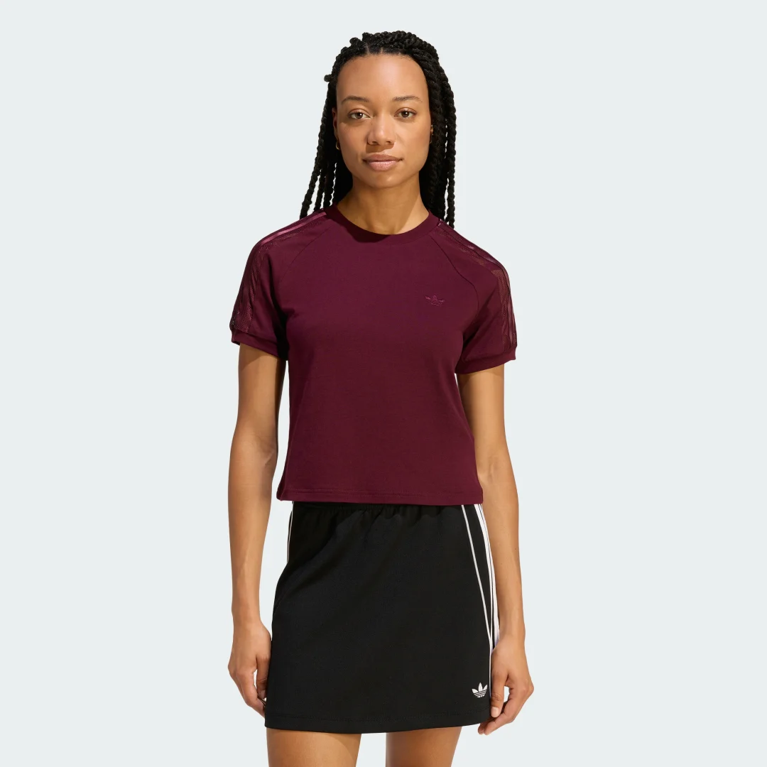 Detalle de Camiseta Lace Cali de Adidas en Burgundy