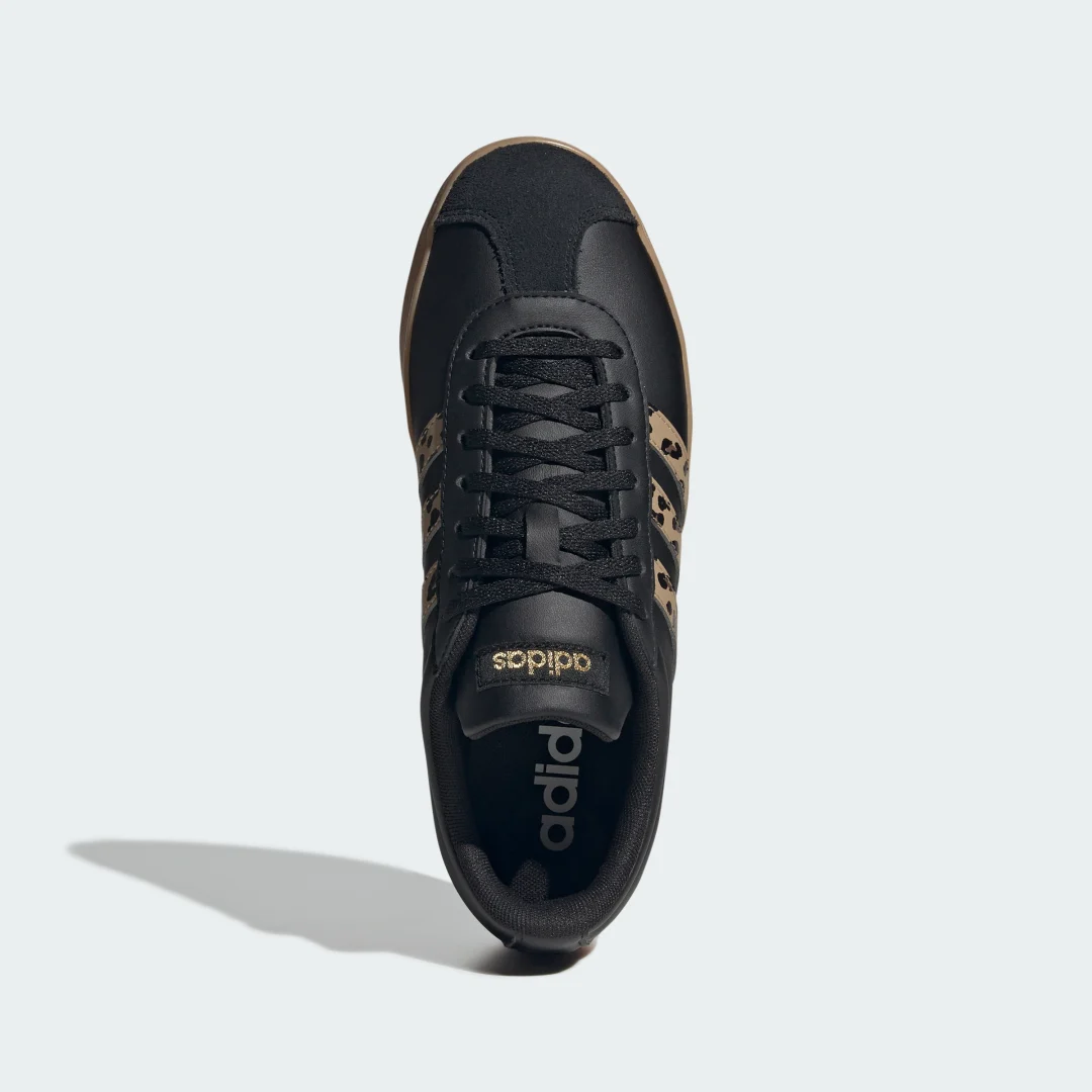 Detalle de Adidas VL Court Base Negro: clásica zapatilla de tenis para uso diario
