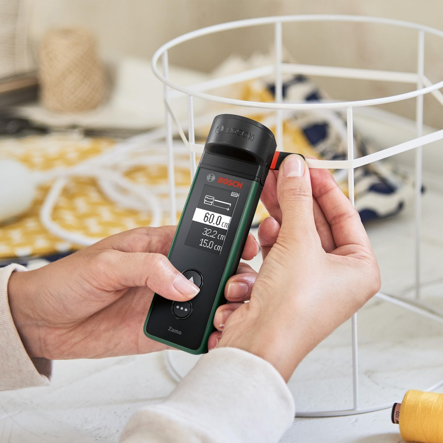 Thumbnail 6 de Bosch Télémètre laser Zamo 4e génération avec 3 adaptateurs (jusqu’à 25 m) et piles rechargeables USB-C