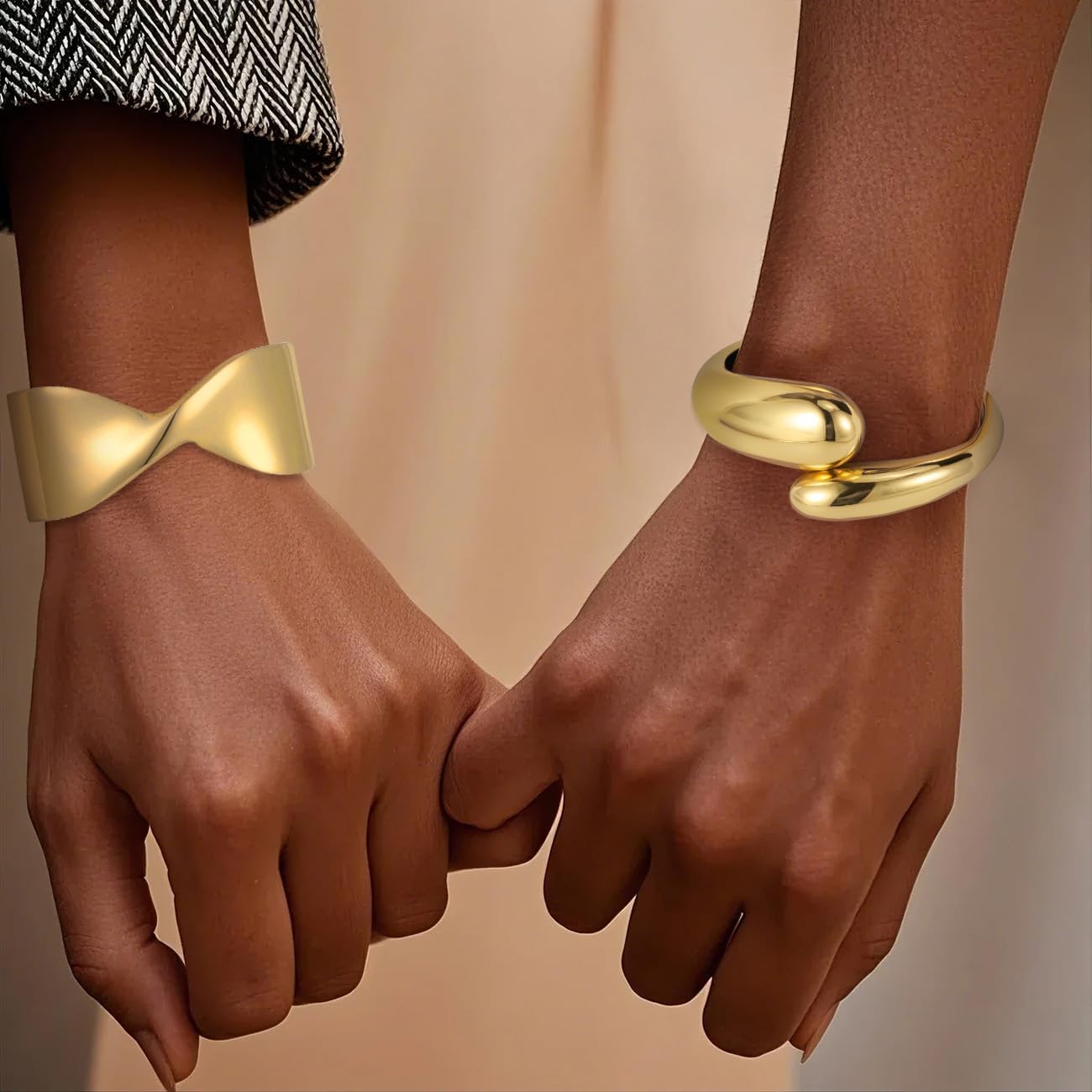 Thumbnail 4 de Emibele Gold Breit Manschette Armband-Stack (18K vergoldet) – offener Armreif mit Teardrop-Scharnier, 2er-Set für Frauen