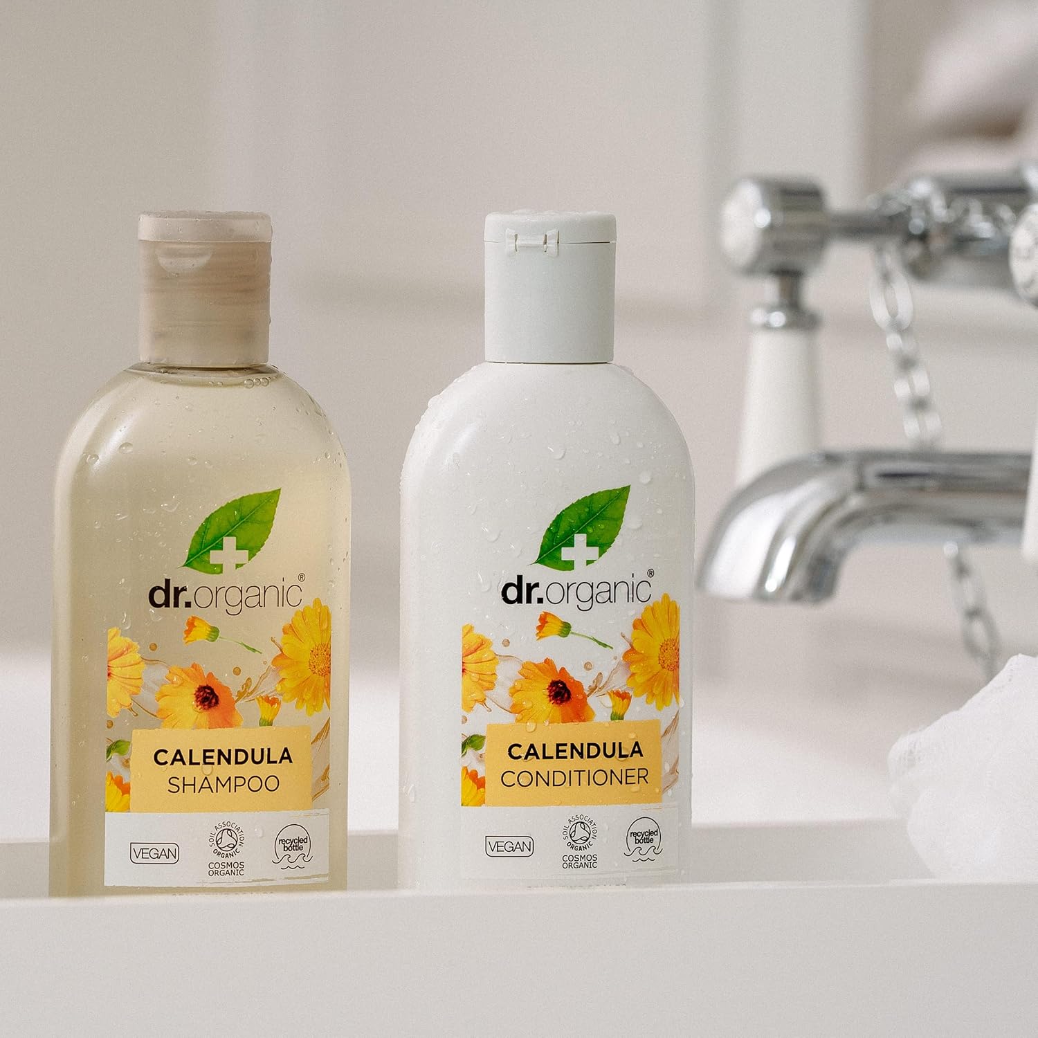 Detalle 2 de Organic Doctor Calendula-shampoo voor gevoelige hoofdhuid, 265 ml