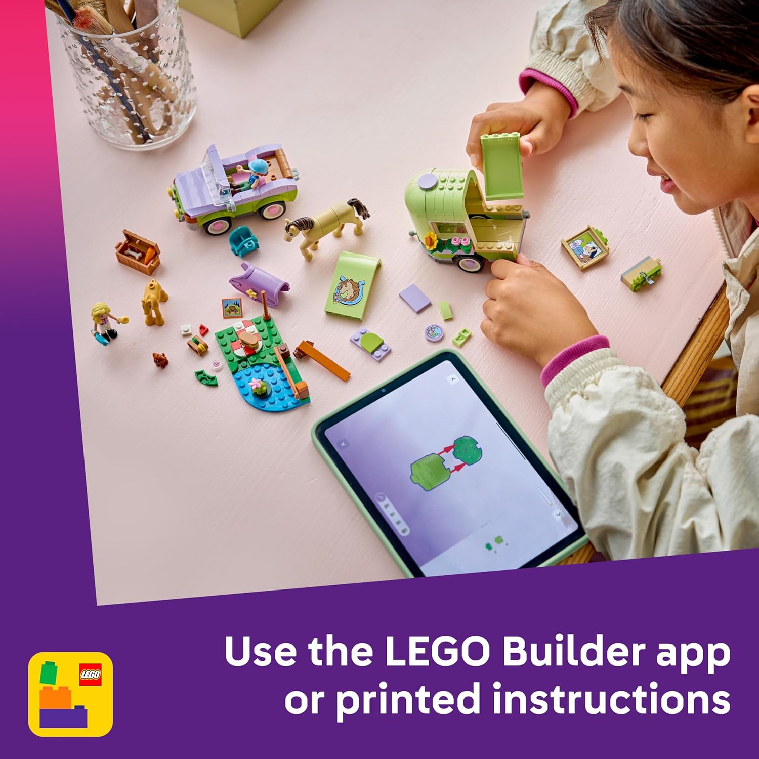 Detalle de LEGO Friends Horse & Baby Foal Trailer (42695) – A practical playset for imaginative countryside adventures