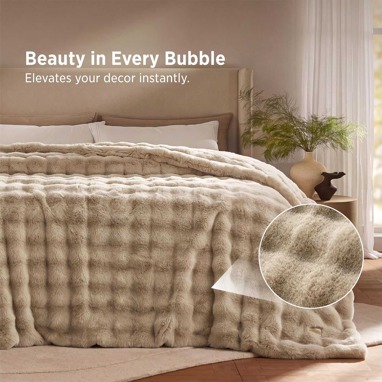 Detalle 2 de Bedsure Faux Rabbit Fur Blanket, Queen 90" x 90", Beige Bubble Plush
