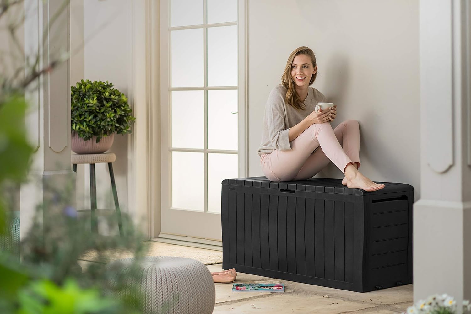 Thumbnail 6 de Keter Marvel+ 270L Outdoor Storage Box – Graphite Wood Panel Effect