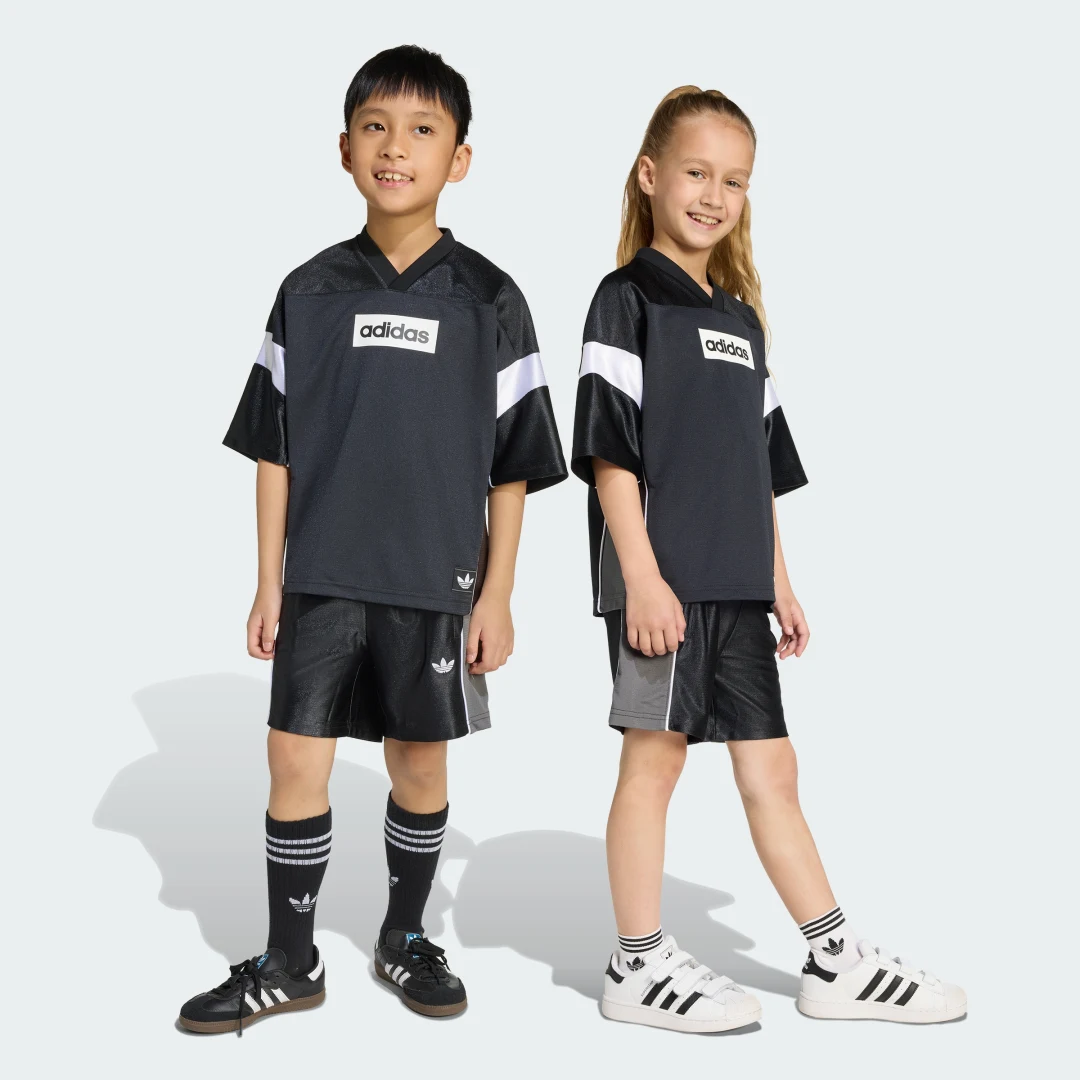 Detalle de Adidas Short Tee Set Kids en negro – conjunto corto para niños