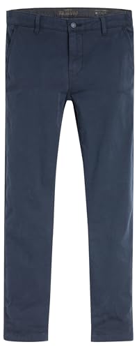 Detalle de Levi's XX Chino Slim II en Baltic Navy: pantalón chino casual con caída ajustada