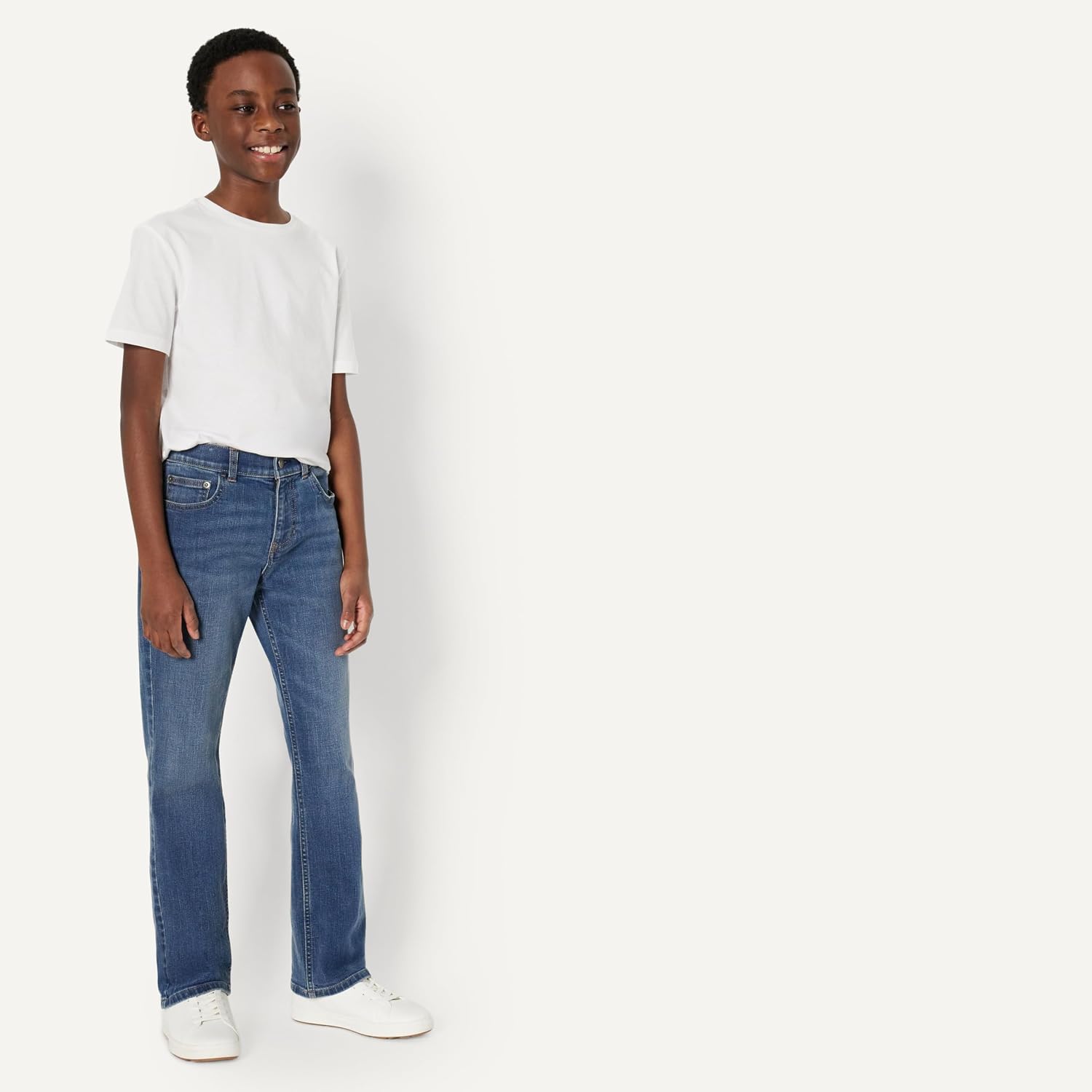 Detalle de Amazon Essentials Boys' Medium Stretch Regular-Fit Bootcut Jean