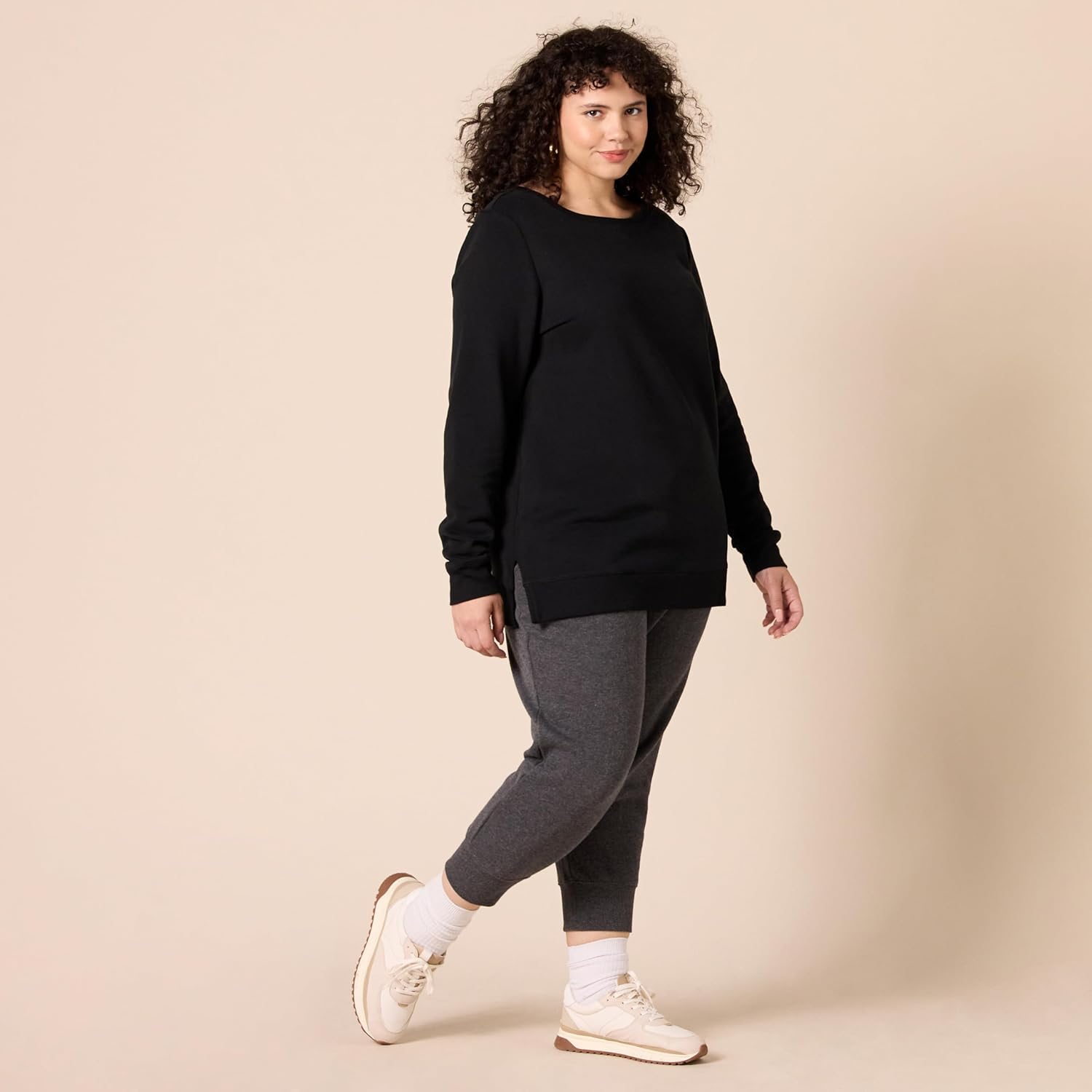Thumbnail 6 de Amazon Essentials Women’s Open-Neck Loose-Fit Fleece Tunic Sweatshirt