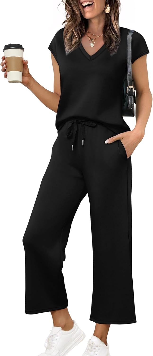 Detalle de Women’s two piece lounge set with V-neck