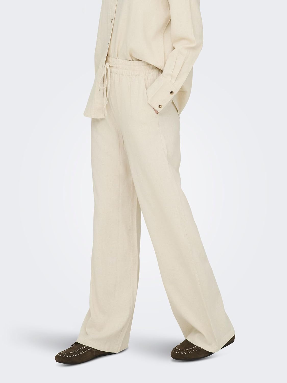 Detalle 2 de JDY Femme Pantalon Taille Haute Coupe Large avec Cordons et Poches Latérales – Look épuré et confort