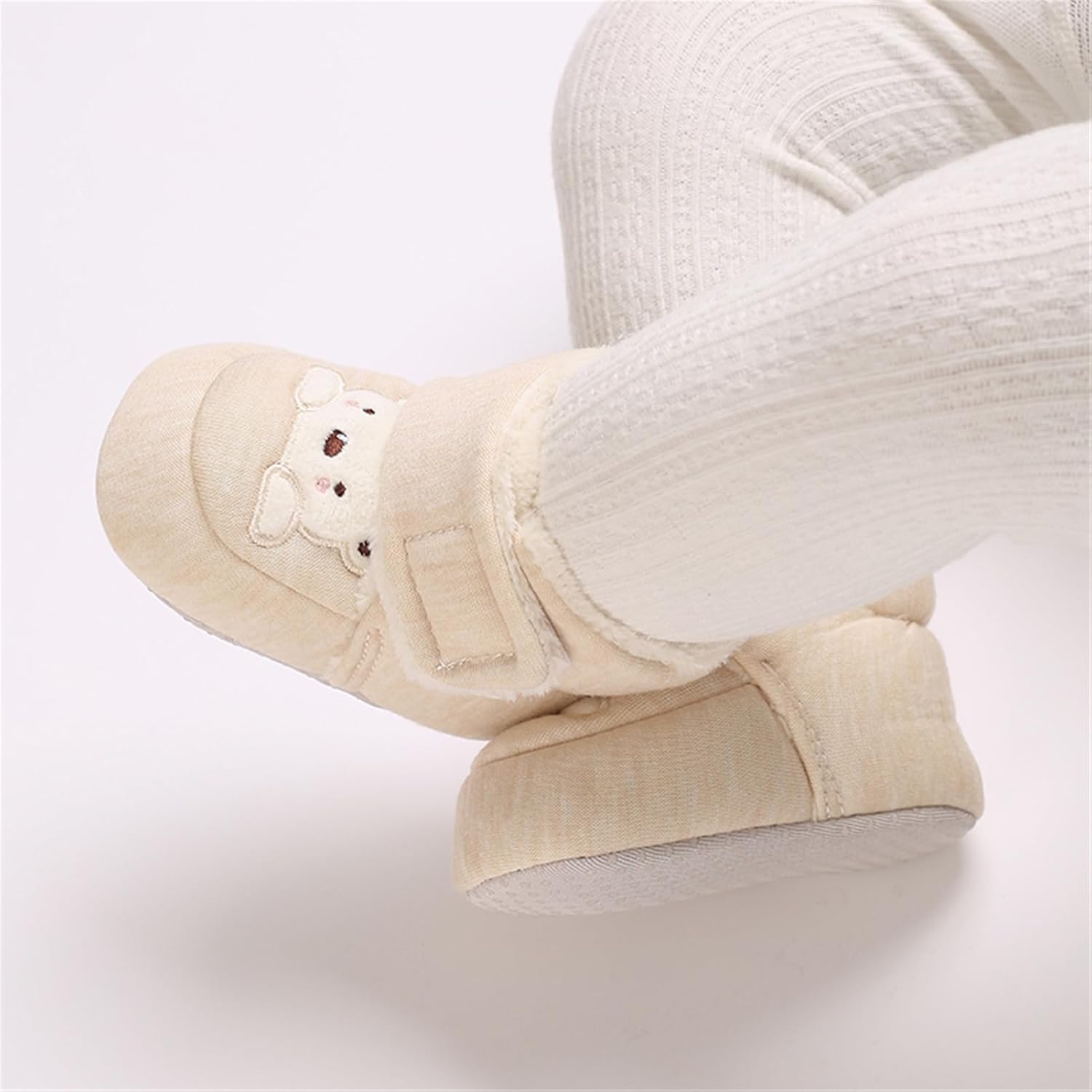 Detalle de RVROVIC plush winter snow boots for babies and toddlers with anti-slip sole and bowknot detail