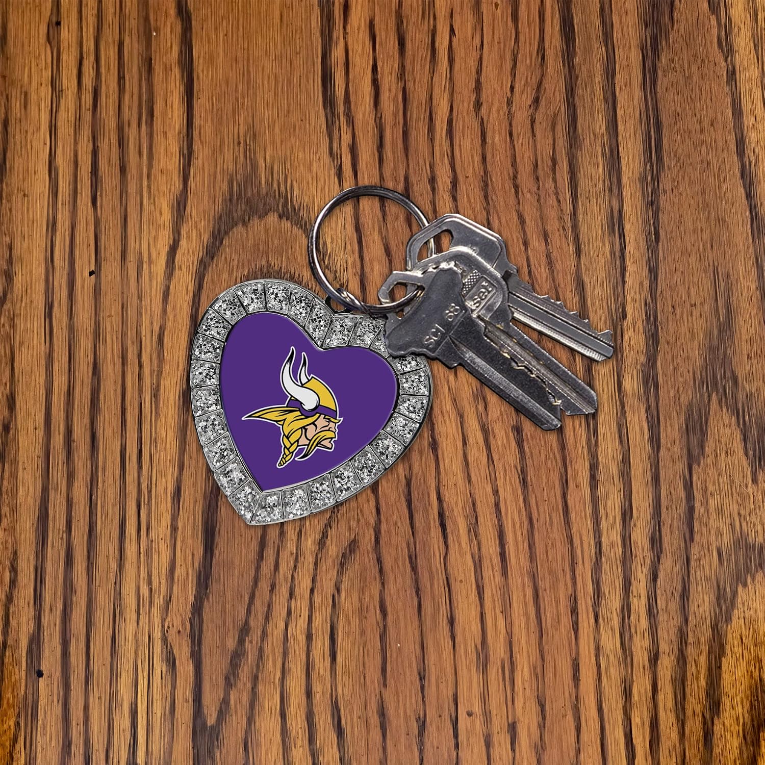 Detalle de NCAA Team Color Rhinestone Heart Keychain - Great Accessory