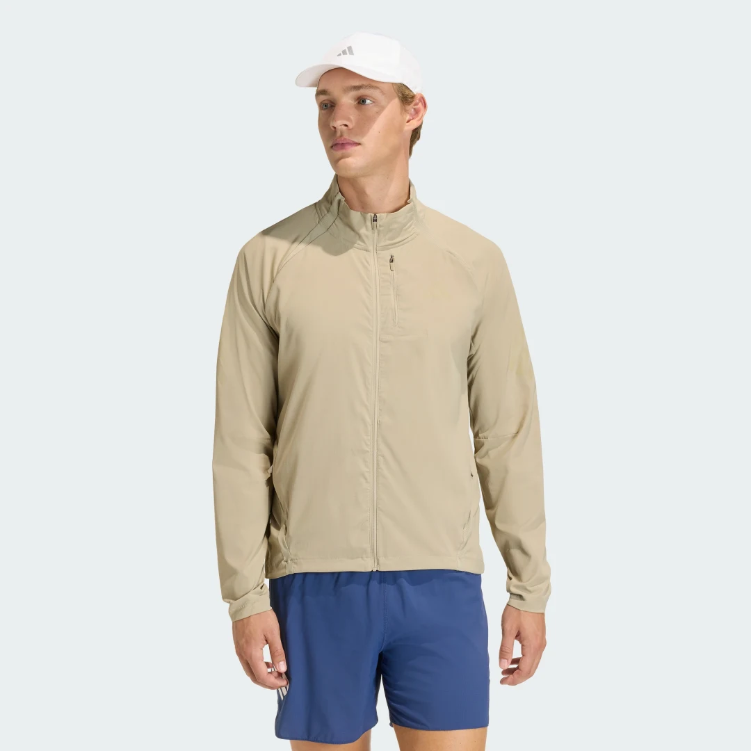Detalle de Chaqueta adi365 FORMOTION de Adidas: comodidad y estilo para tus salidas diarias