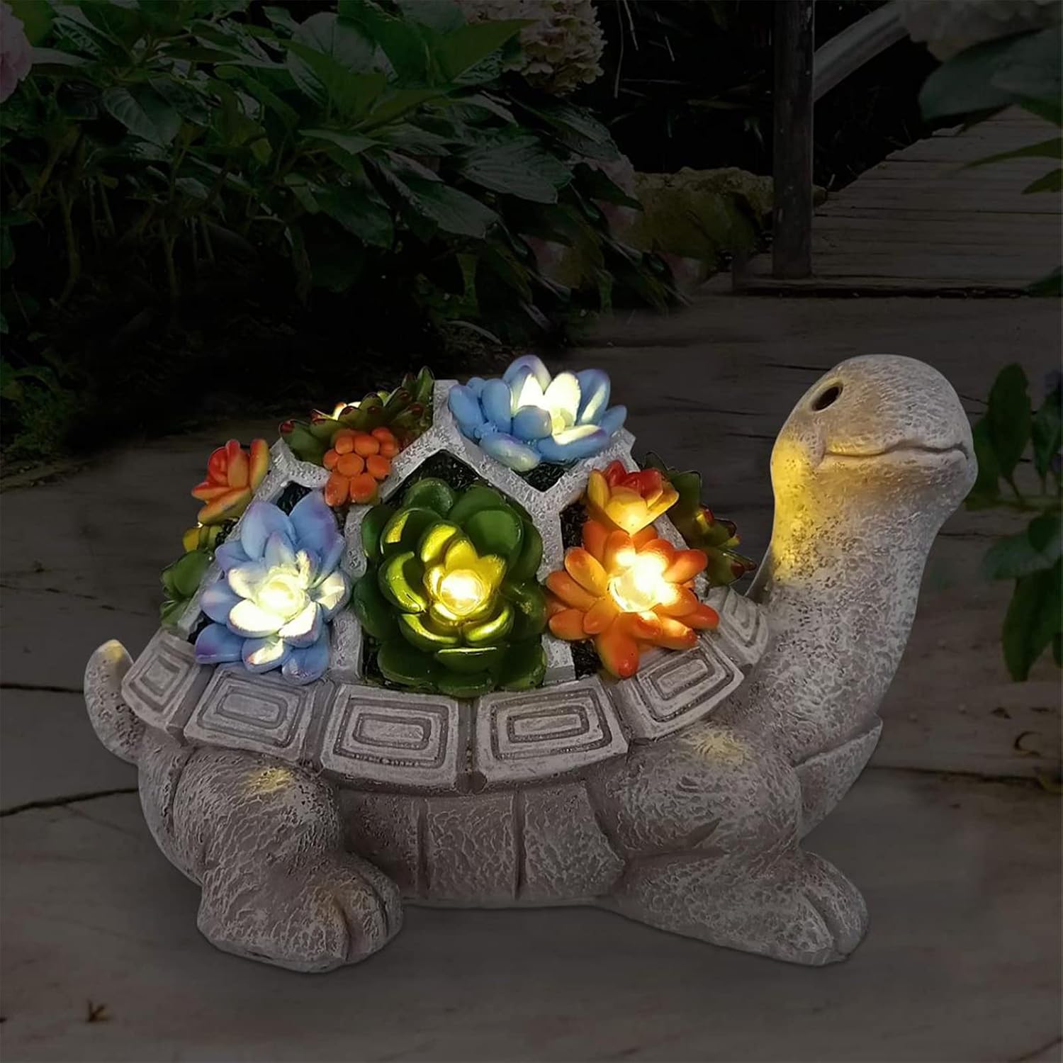 Detalle de Goodeco Solar-Powered Turtle Garden Ornament with LED