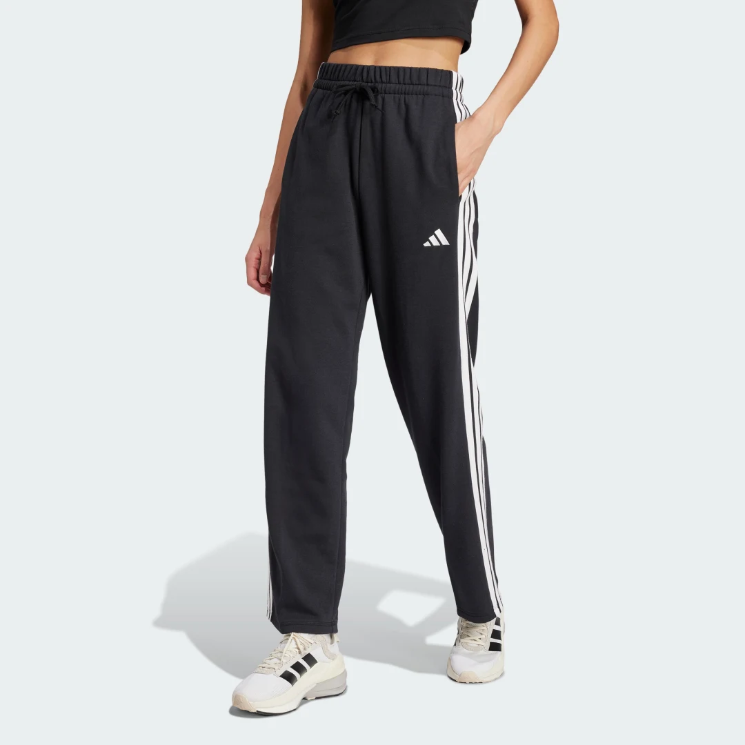 Detalle de Pantalón Essentials Open Hem French Terry 3 bandas de Adidas – negro