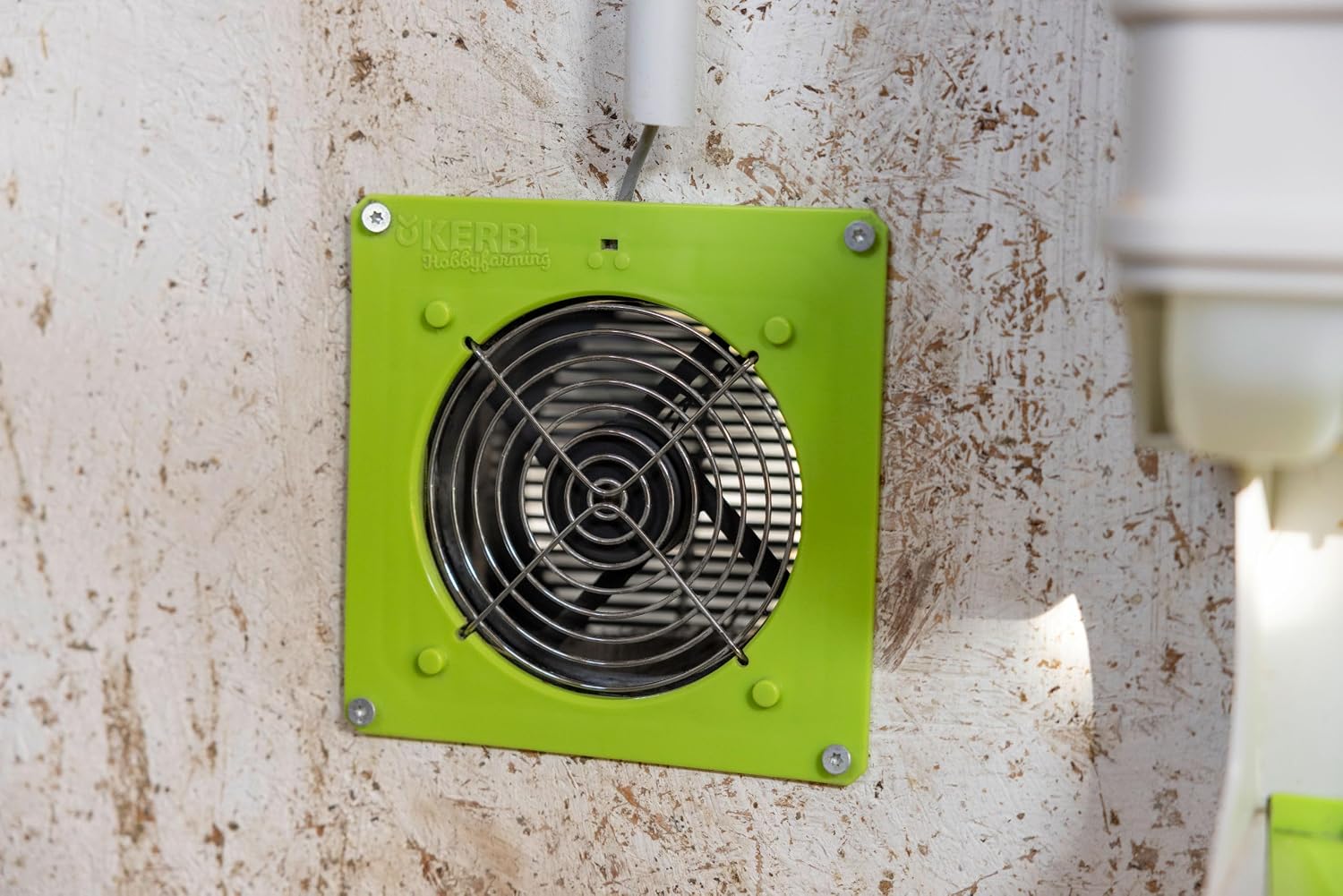 Detalle 2 de Kerbl Hobbyfarming SmartCoop – wentylacja kurnika do 120 m³/h z trybem nocnym