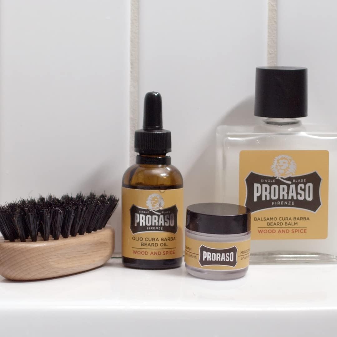 Detalle de Proraso Moustache Wax Wood and Spice, 15ml Soft Wax with Shea Butter