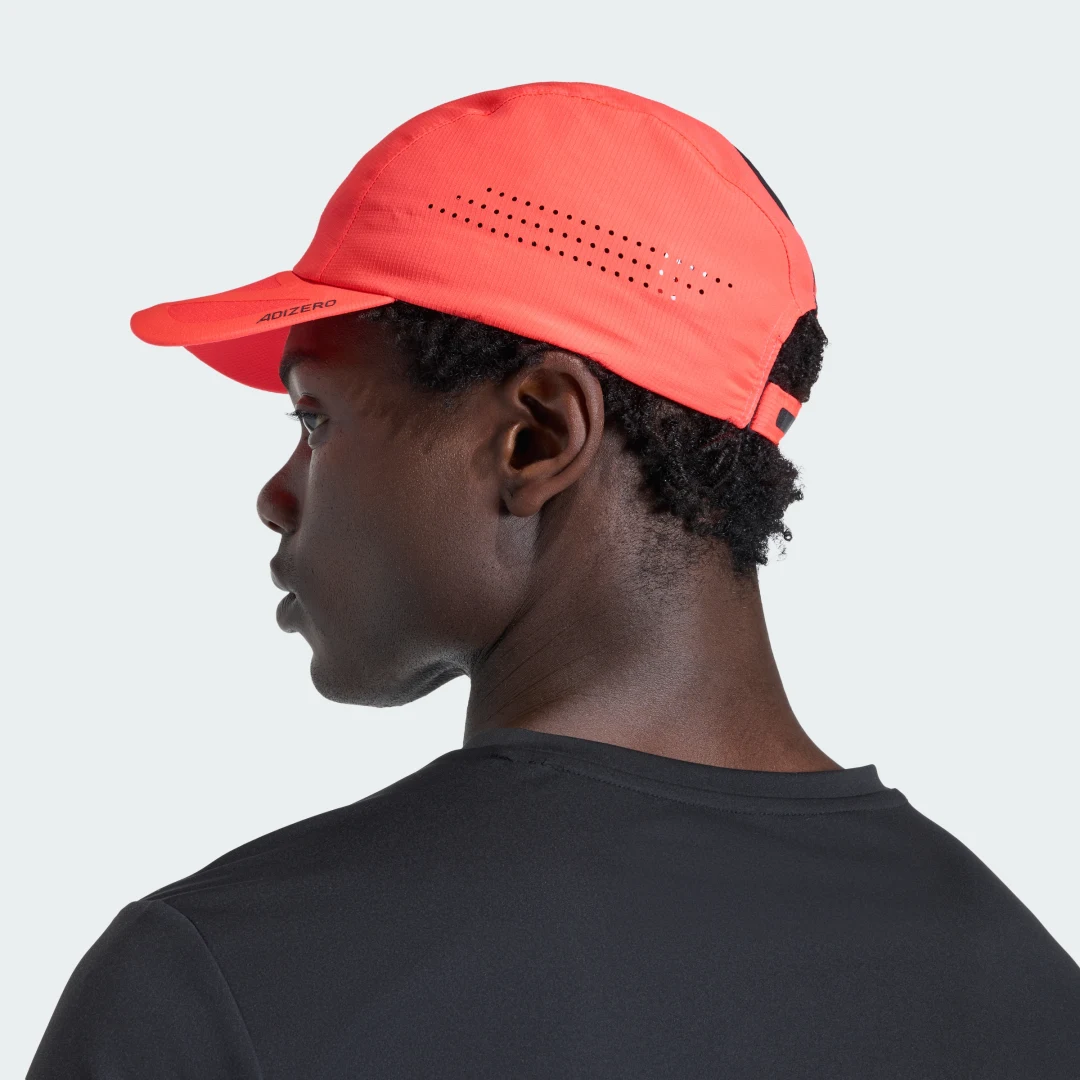 Detalle 2 de Gorra Runningxadizero Lightweight CLIMACOOL de Adidas: protección ligera para tus carreras