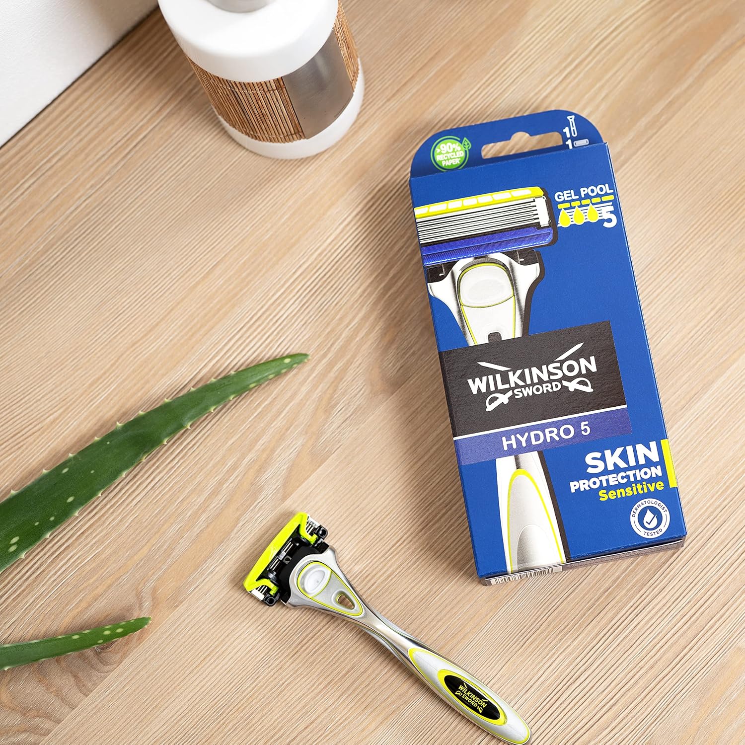 Detalle 2 de Wilkinson Sword Hydro 5 Sensitive Razor for Men – 4 Piece Set (Pack of 2)