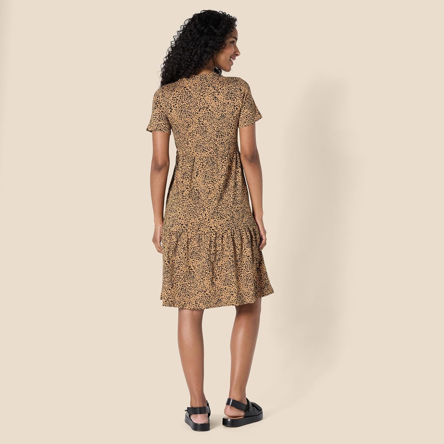 Thumbnail 2 de Amazon Essentials Women’s Casual Cotton Short Sleeve Tiered Dress (Crew Neck)