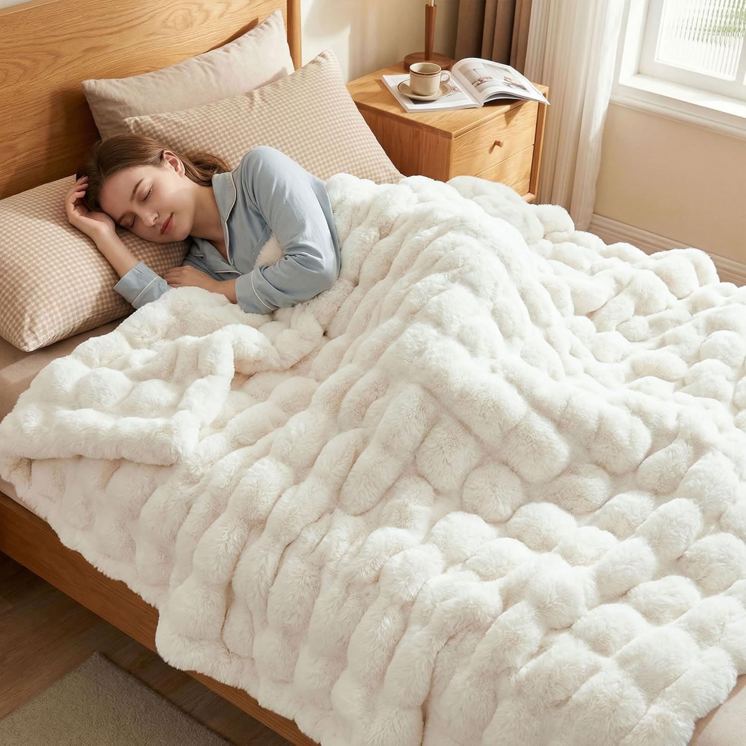 Detalle de JONIYEAR Soft Fuzzy Bubble Faux Rabbit Fur Blanket 50"