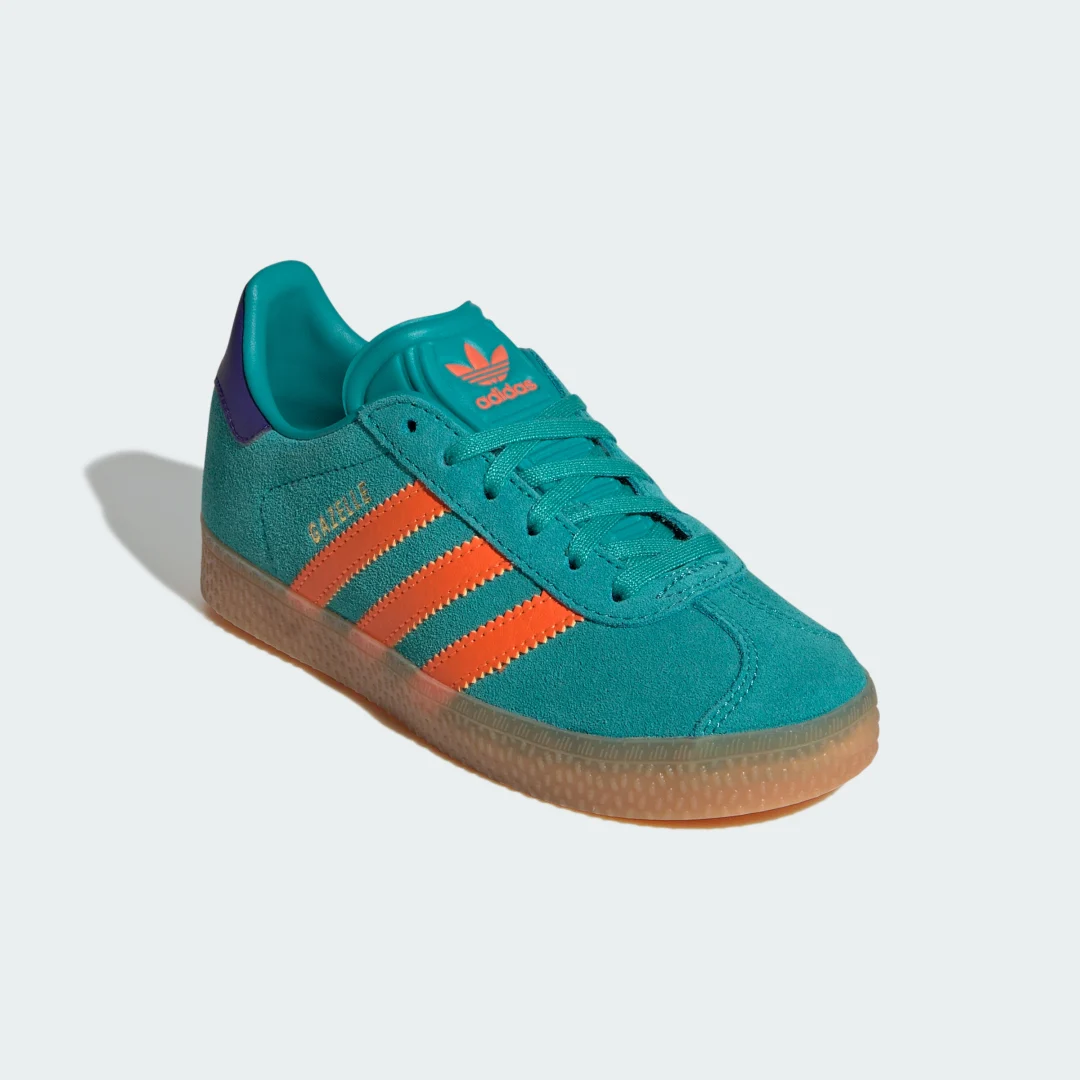 Detalle 2 de Zapatilla Gazelle de Adidas en verde: una opción urbana y versátil