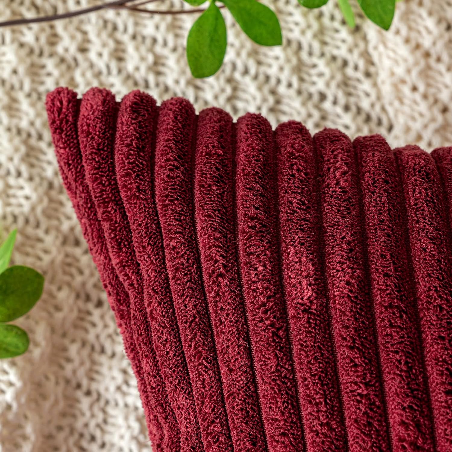 Detalle de EMEMA Kissenbezug Cord 30x50 cm, 2er Set, Weinrot – weiches Cordkissenbezug ohne Füllung