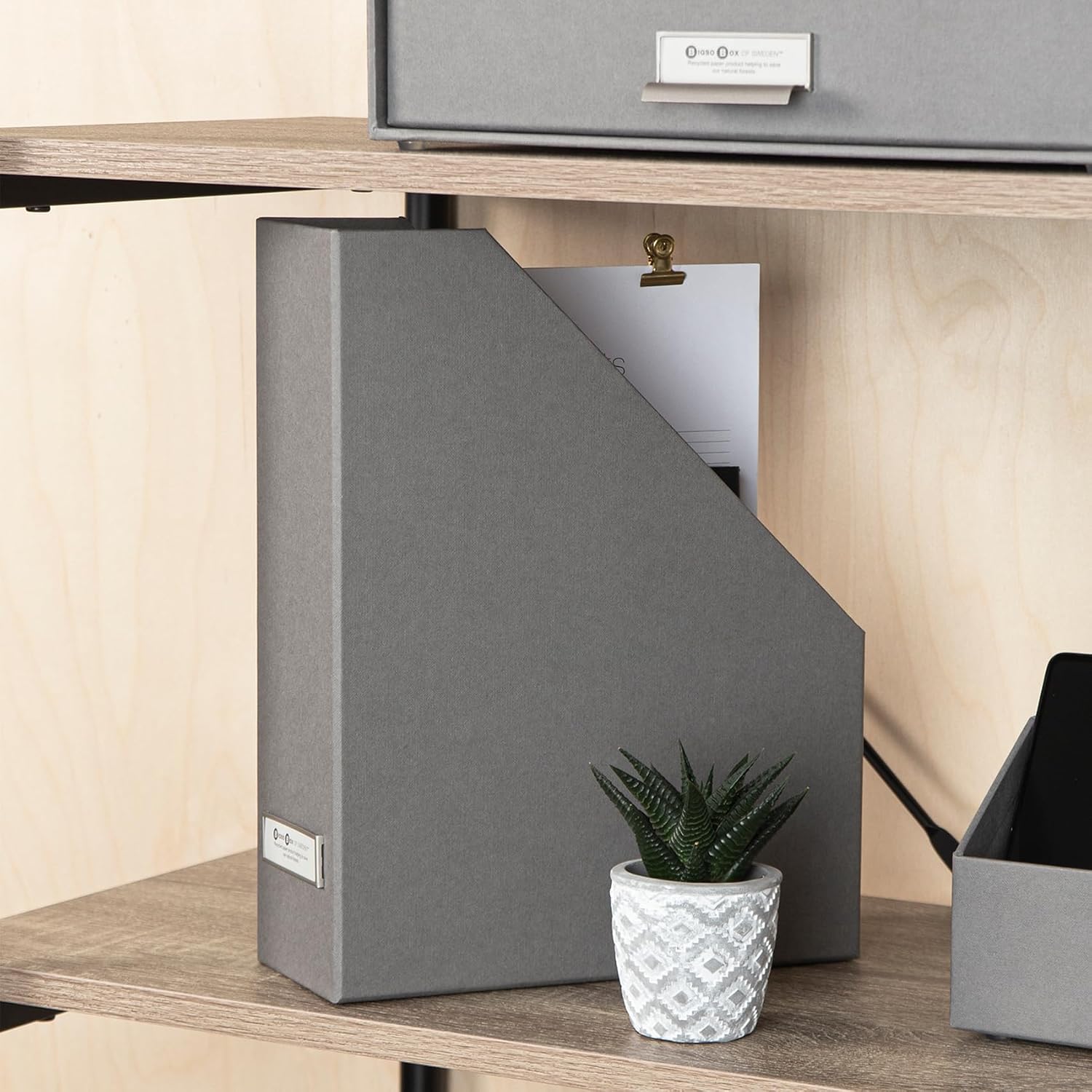 Detalle 1 de Bigso Box of Sweden VIKTORIA stojący organizer na dokumenty z etykietą, szary