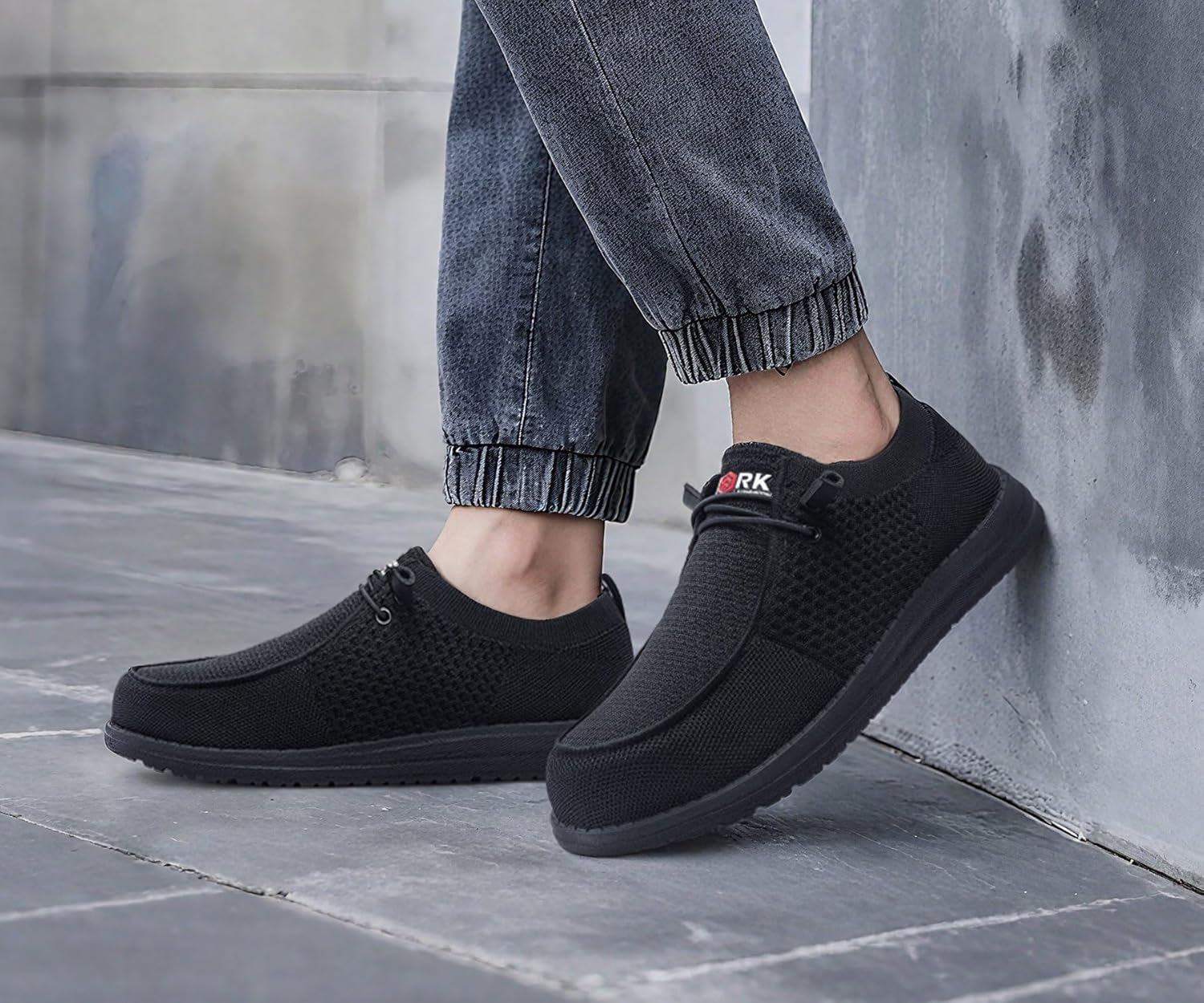 Thumbnail 1 de LARNMERN Slip-On Steel Toe Shoes for Men — Lightweight Comfortable Lounging & Walking Sneakers