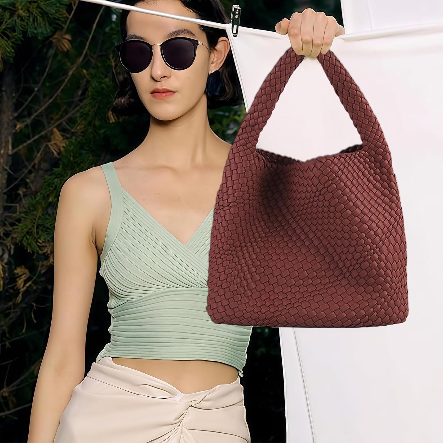 Detalle 2 de Woven Tote Bag in Vegan Leather