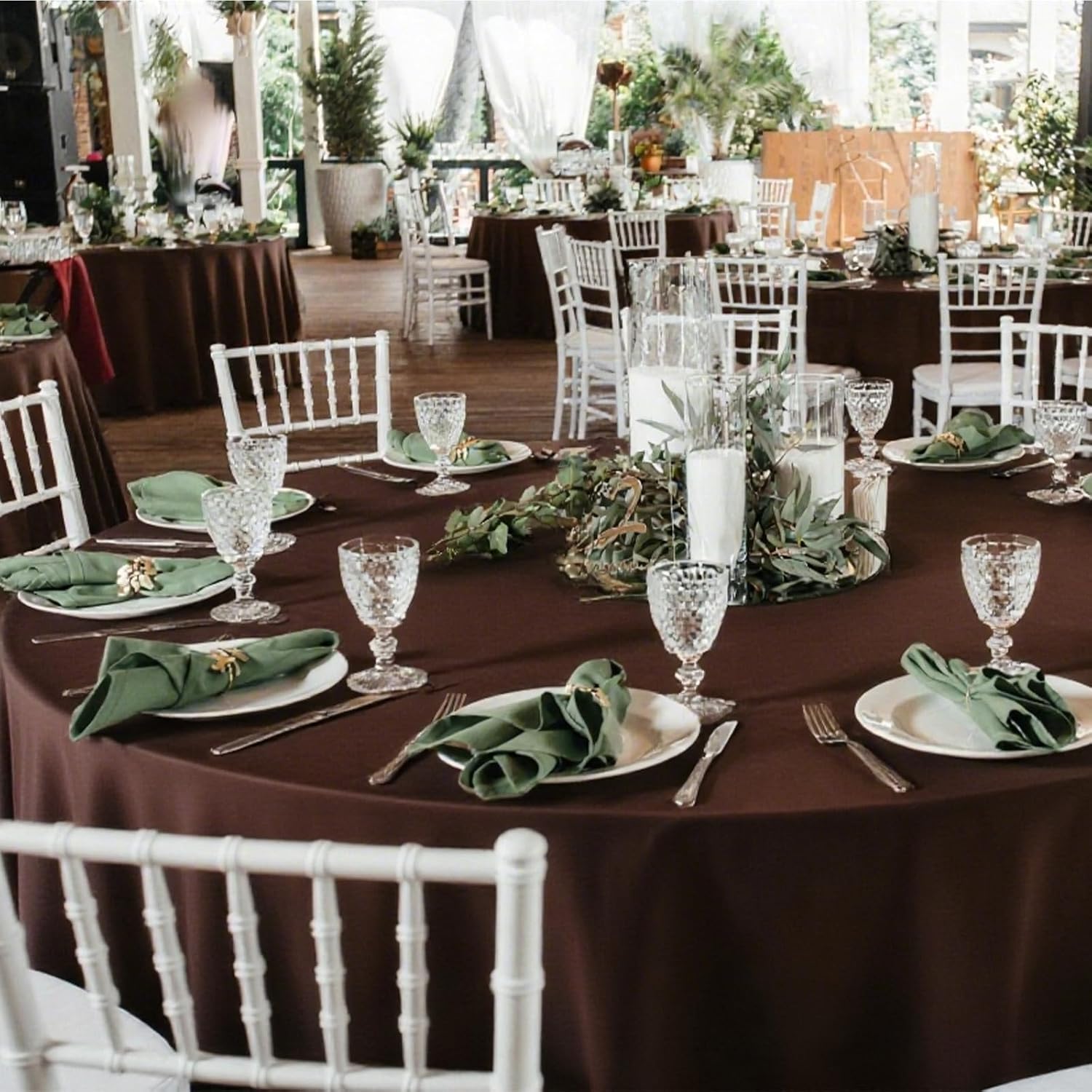 Detalle 2 de 8 Pack Round Tablecloth 120 Inch Brown Polyester Tablecloth — Wrinkle-Resistant, Washable