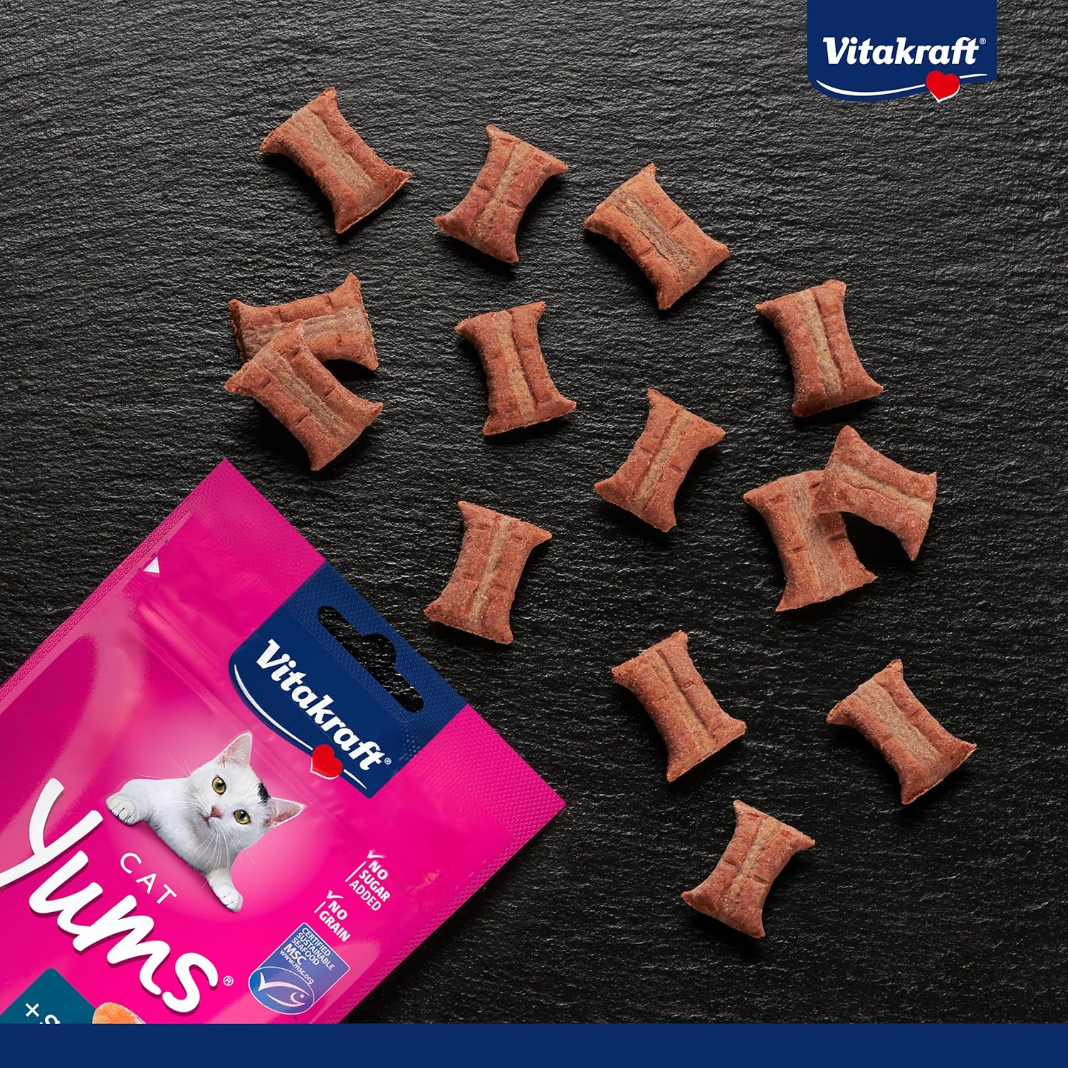 Detalle 2 de VITAKRAFT Cat YUMS Friandises Moelleuses au Saumon — Sachet Refermable, 9x40g