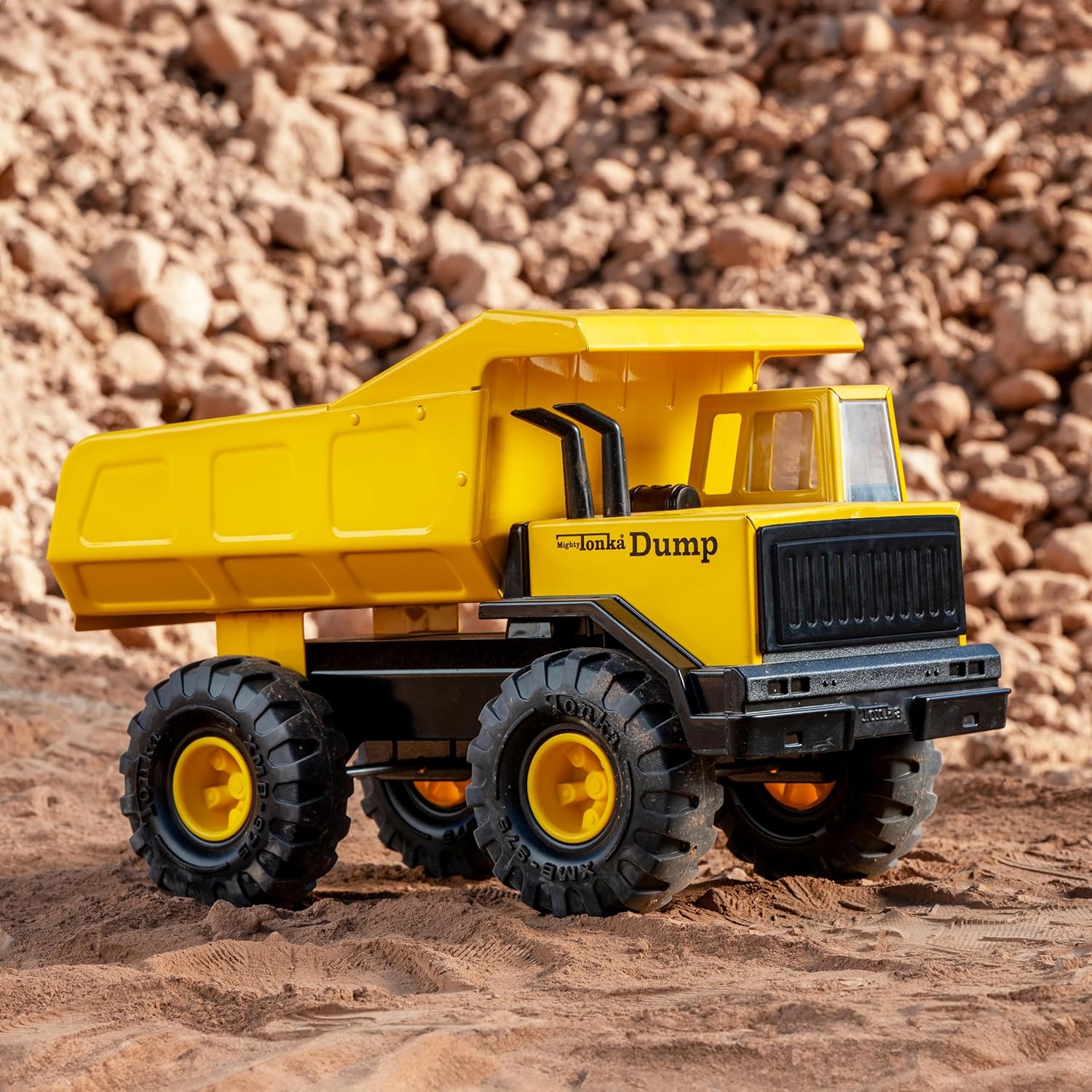 Detalle de Tonka Retro Collector's Edition Mighty Dump Truck – 2X Steel, Amazon Exclusive