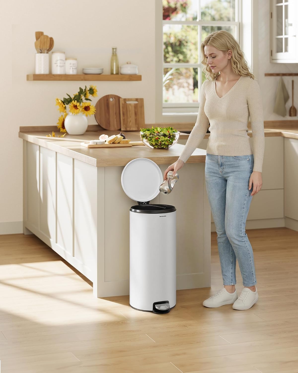 Detalle 2 de SONGMICS LTB031WZ02 30L Steel Pedal Bin with Soft-Close Lid, Cloud White
