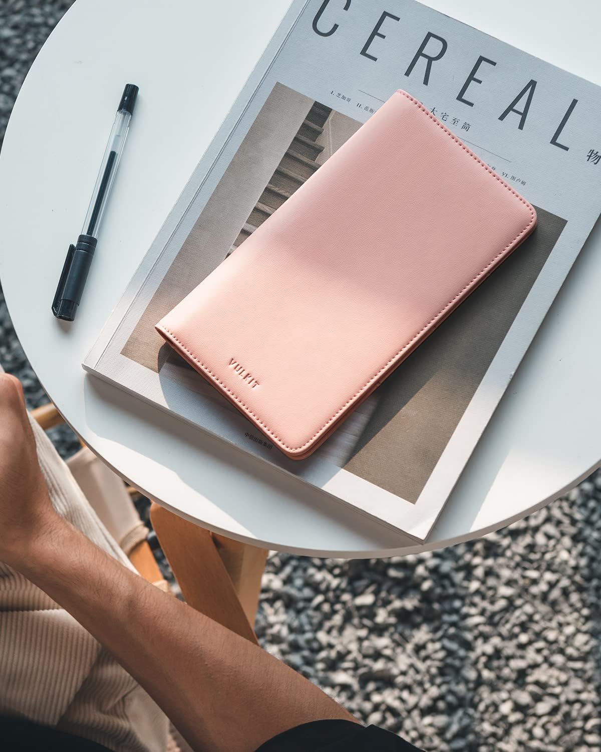 Detalle de VULKIT Passport Holder Travel Wallet — Leather RFID-Blocking Travel Organizer