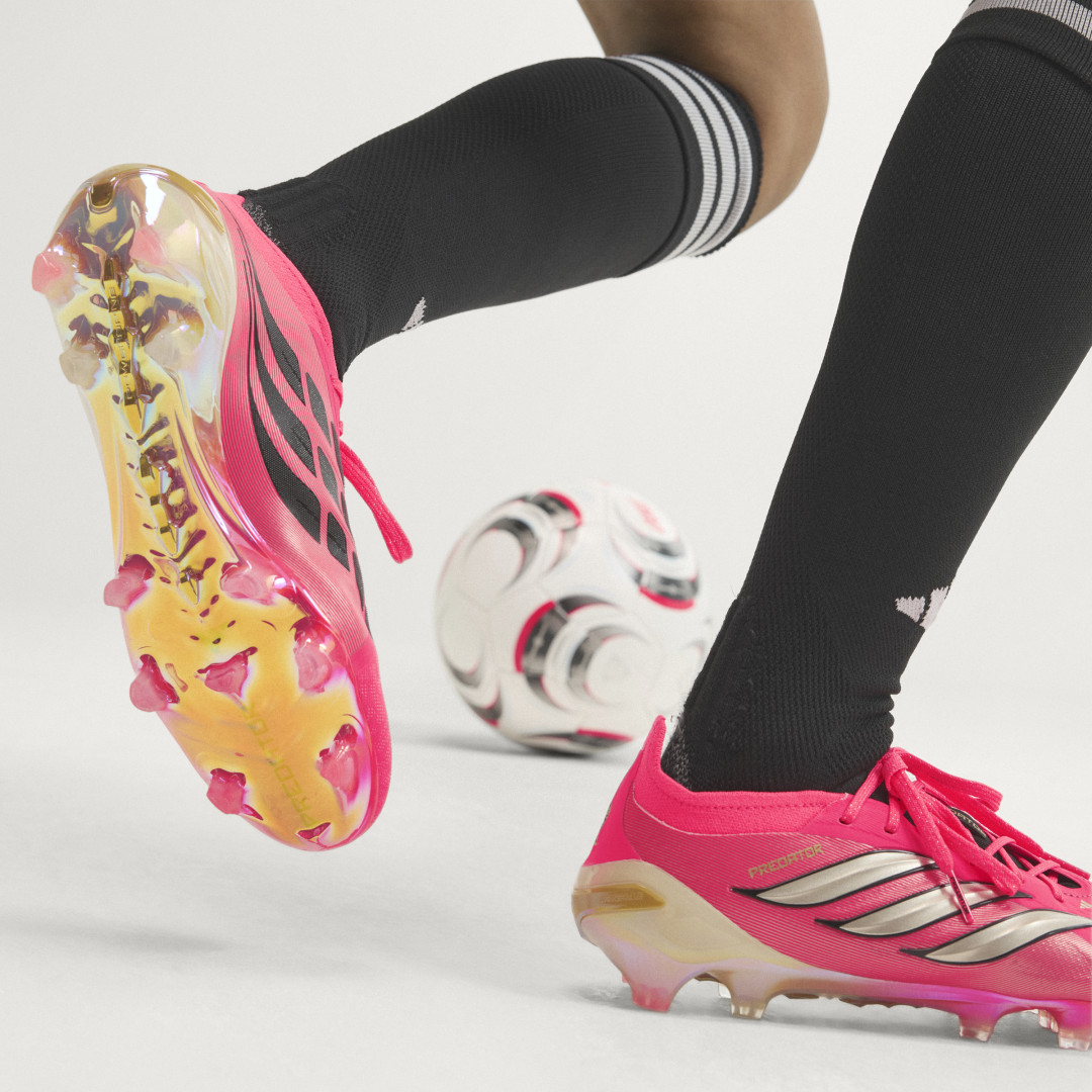 Detalle de Adidas Predator Elite para césped natural seco – color Rosa