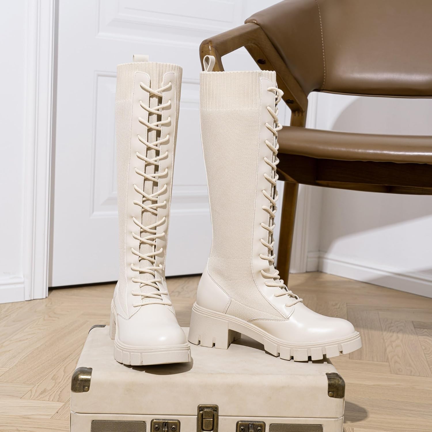 Detalle de Vepose CJY953 Women's Knee-High Combat Boots with Lace-Up Front and Chunky Platform