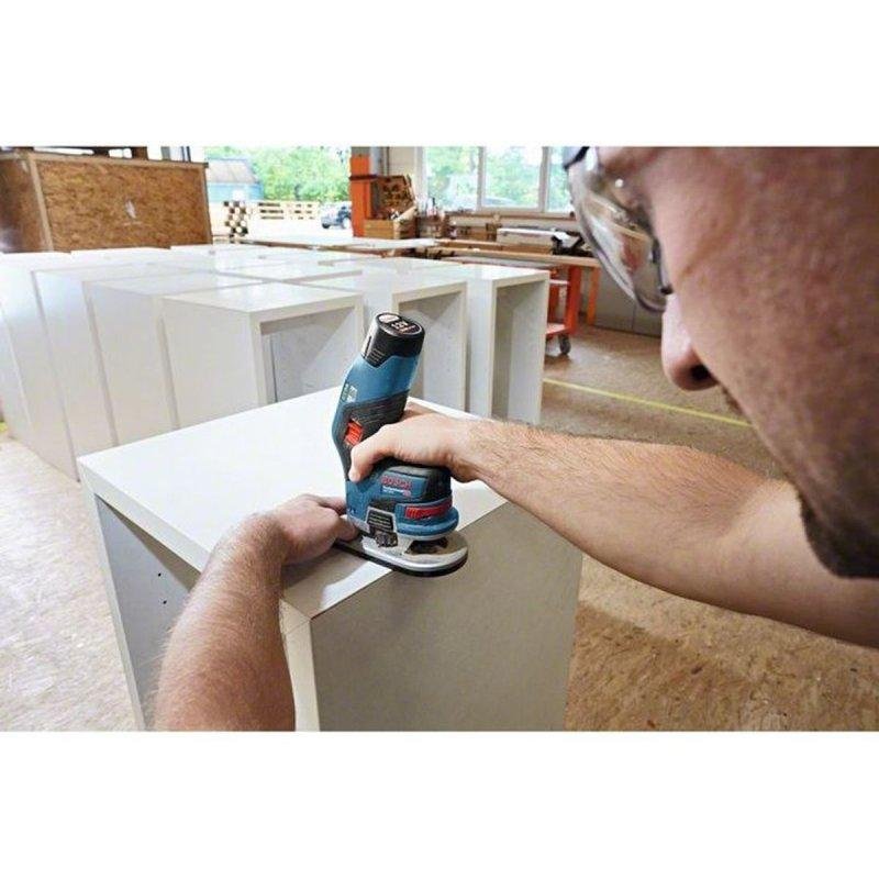 Detalle de Bosch Professional GKF 12V-8: fresadora de canto inalámbrica 12 V con husillo de 8 mm
