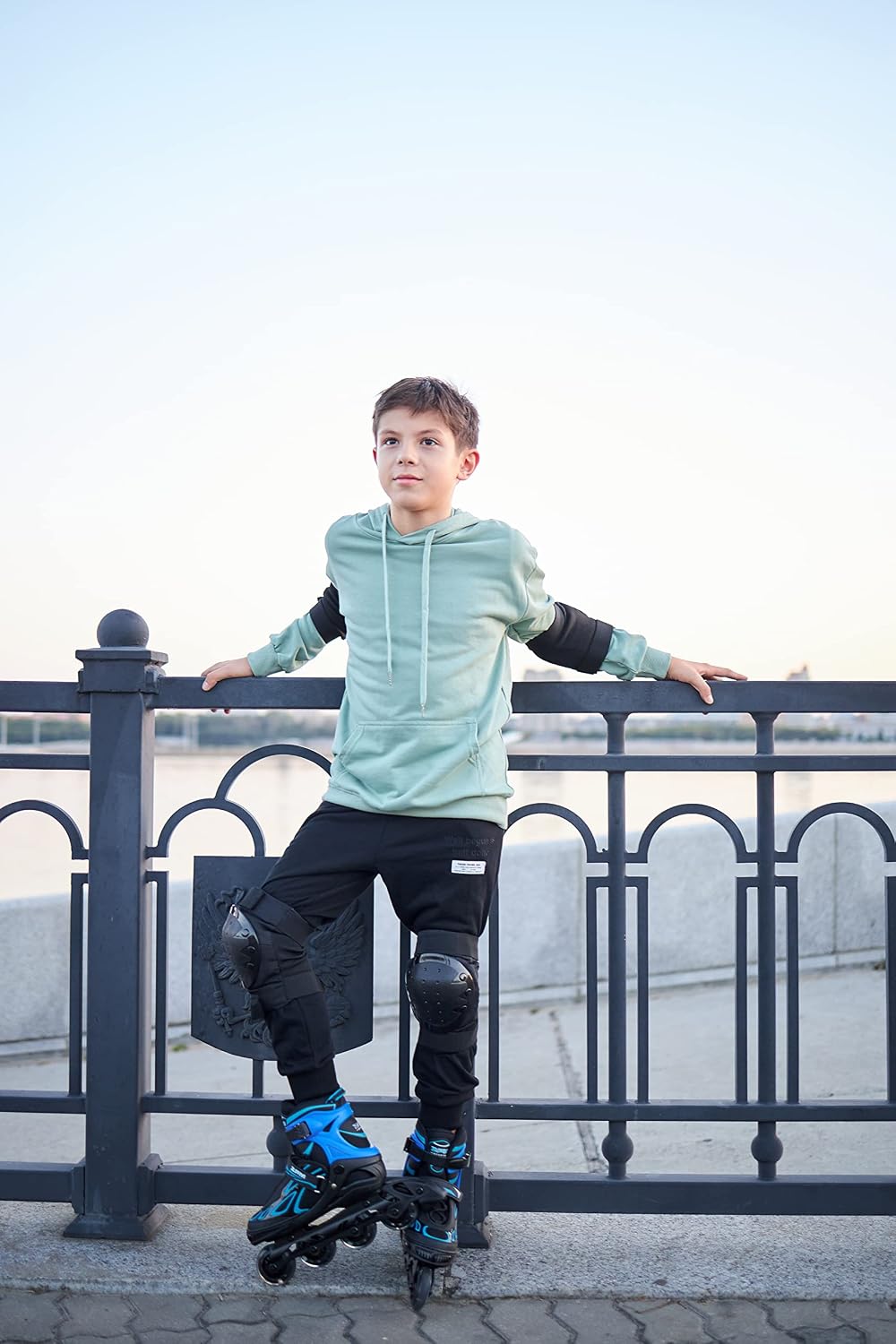 Detalle 1 de 2PM SPORTS 2PM-6006 Adjustable Inline Skates with Light-Up Wheels and Aluminum Frame
