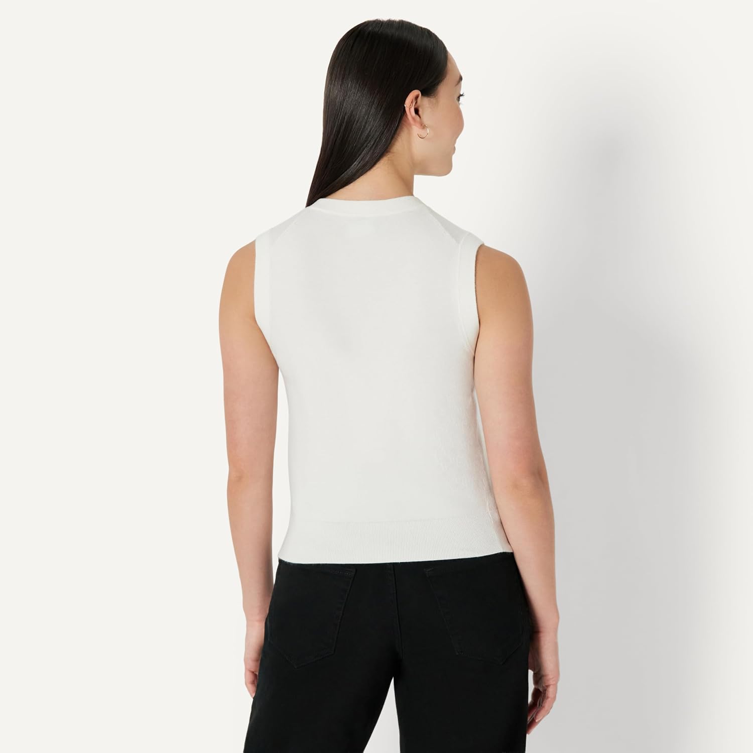 Detalle de Amazon Essentials Women's Regular-Fit Crew Neck Knitted Vest