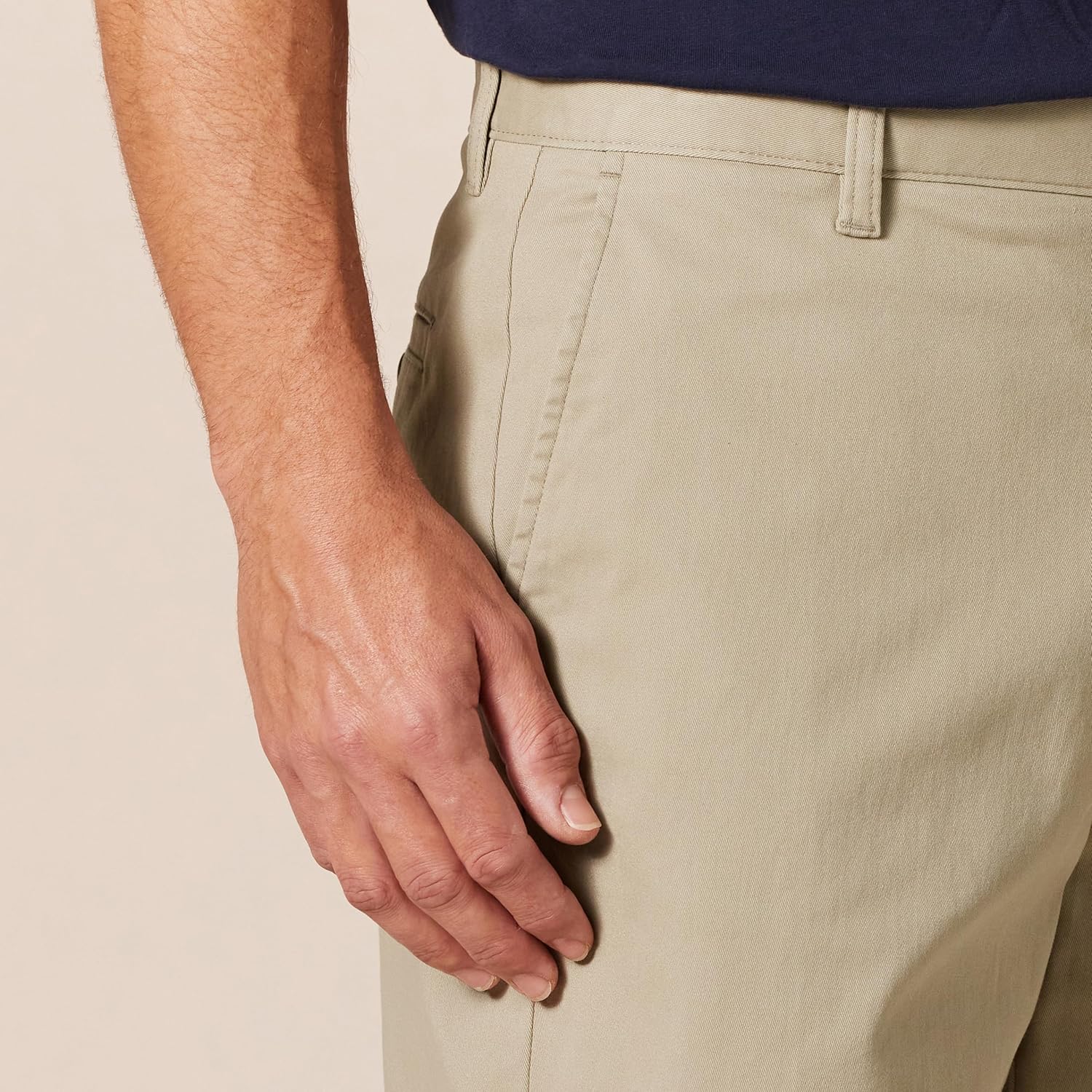 Thumbnail 3 de Amazon Essentials Men's Classic-Fit 9" Comfort Stretch Chino Shorts